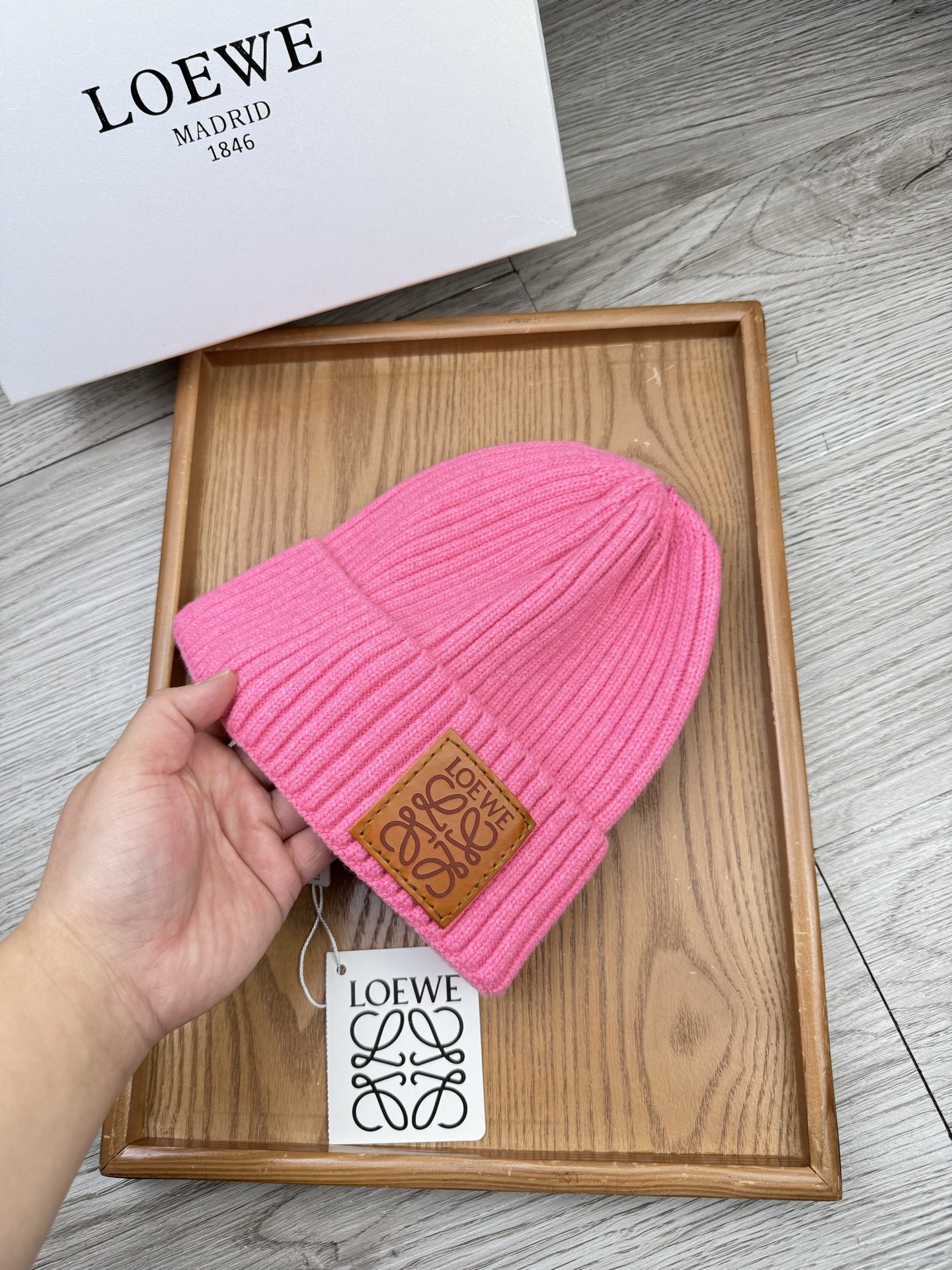 。Loewe。福利！【细毛线针织单帽】新款上架，特别实惠的一个系列帽子，面料：细毛线。密度紧致！毛线针织