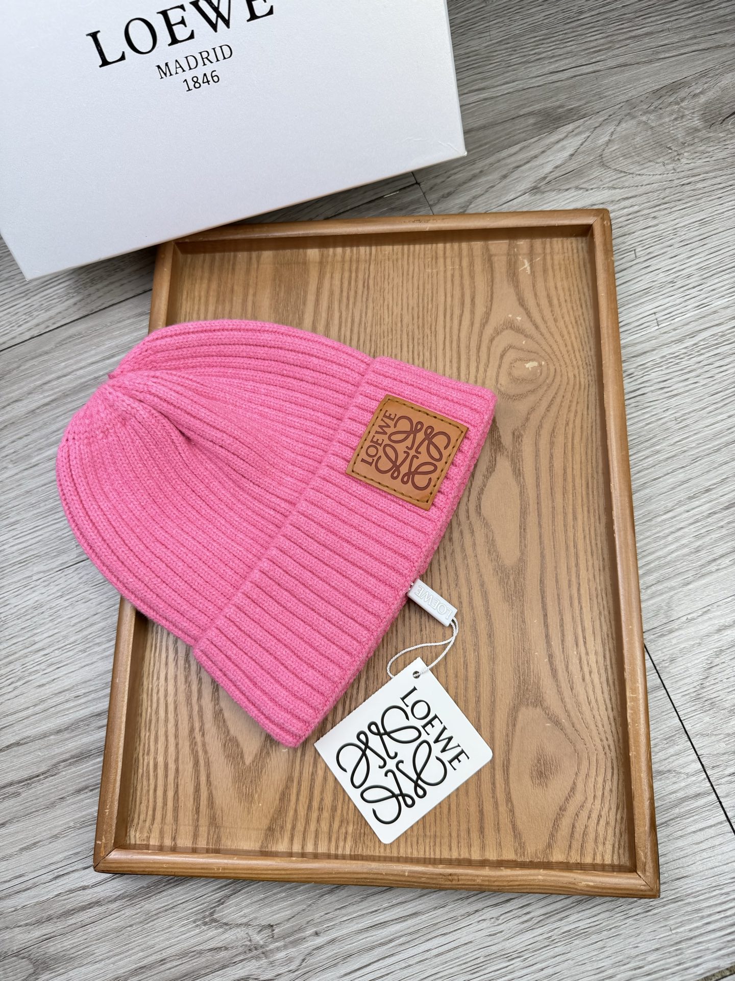 。Loewe。福利！【细毛线针织单帽】新款上架，特别实惠的一个系列帽子，面料：细毛线。密度紧致！毛线针织