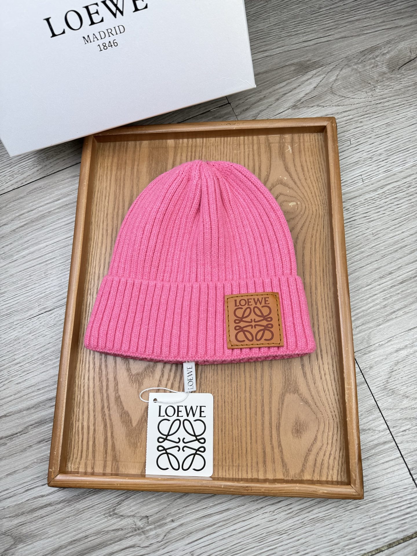 。Loewe。福利！【细毛线针织单帽】新款上架，特别实惠的一个系列帽子，面料：细毛线。密度紧致！毛线针织