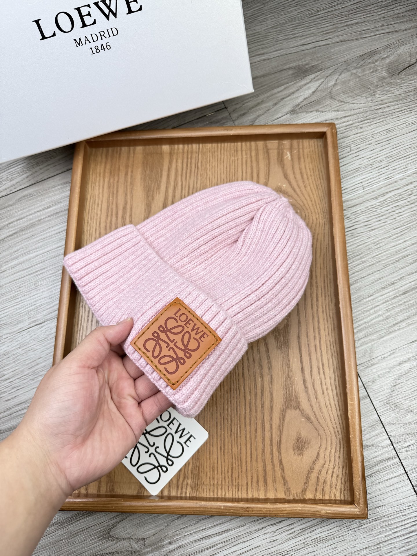 。Loewe。福利！【细毛线针织单帽】新款上架，特别实惠的一个系列帽子，面料：细毛线。密度紧致！毛线针织