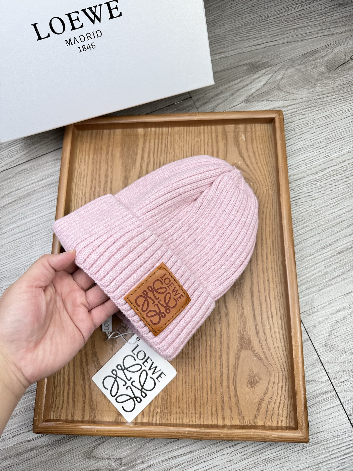 。Loewe。福利！【细毛线针织单帽】新款上架，特别实惠的一个系列帽子，面料：细毛线。密度紧致！毛线针织