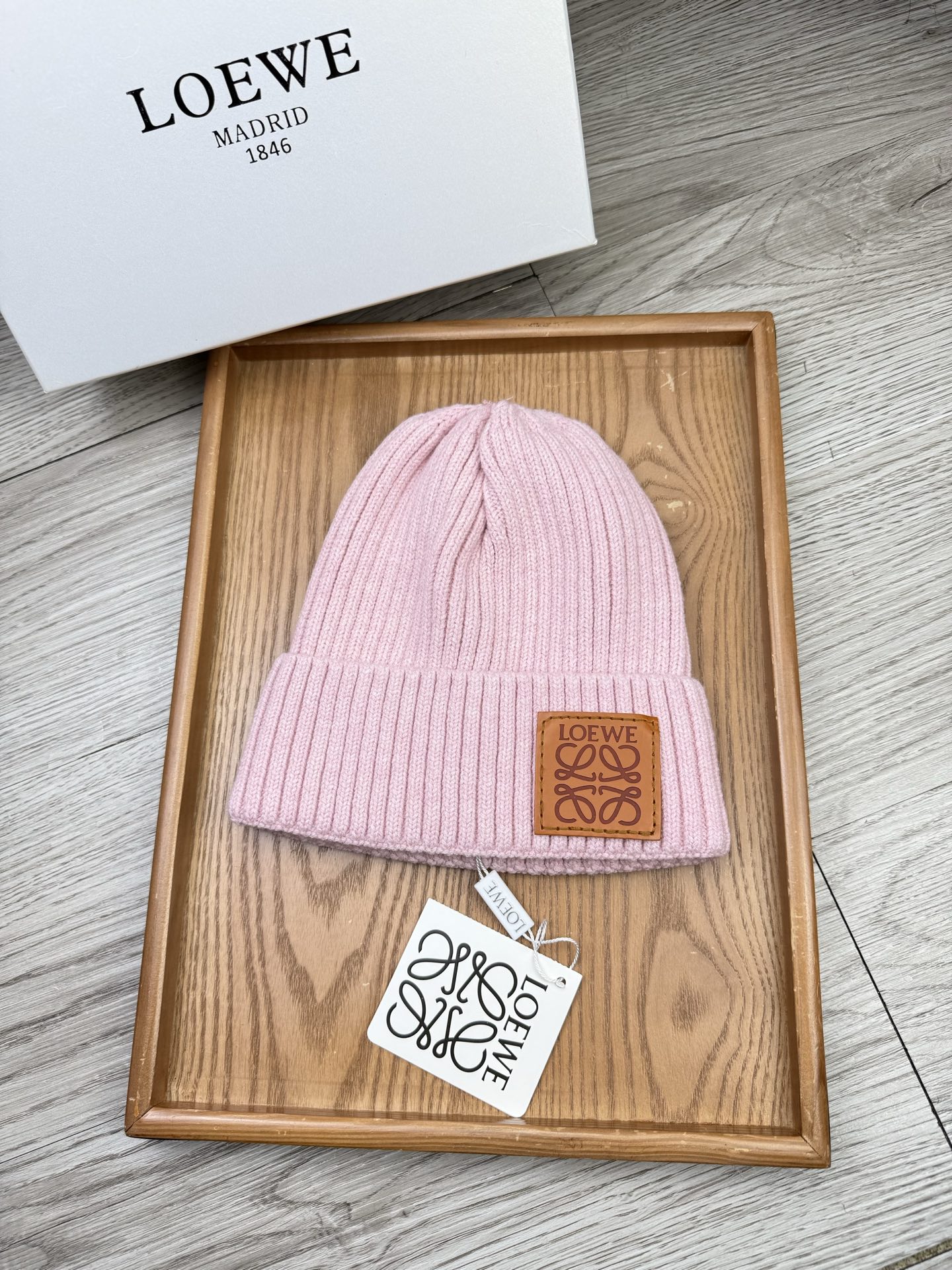 。Loewe。福利！【细毛线针织单帽】新款上架，特别实惠的一个系列帽子，面料：细毛线。密度紧致！毛线针织
