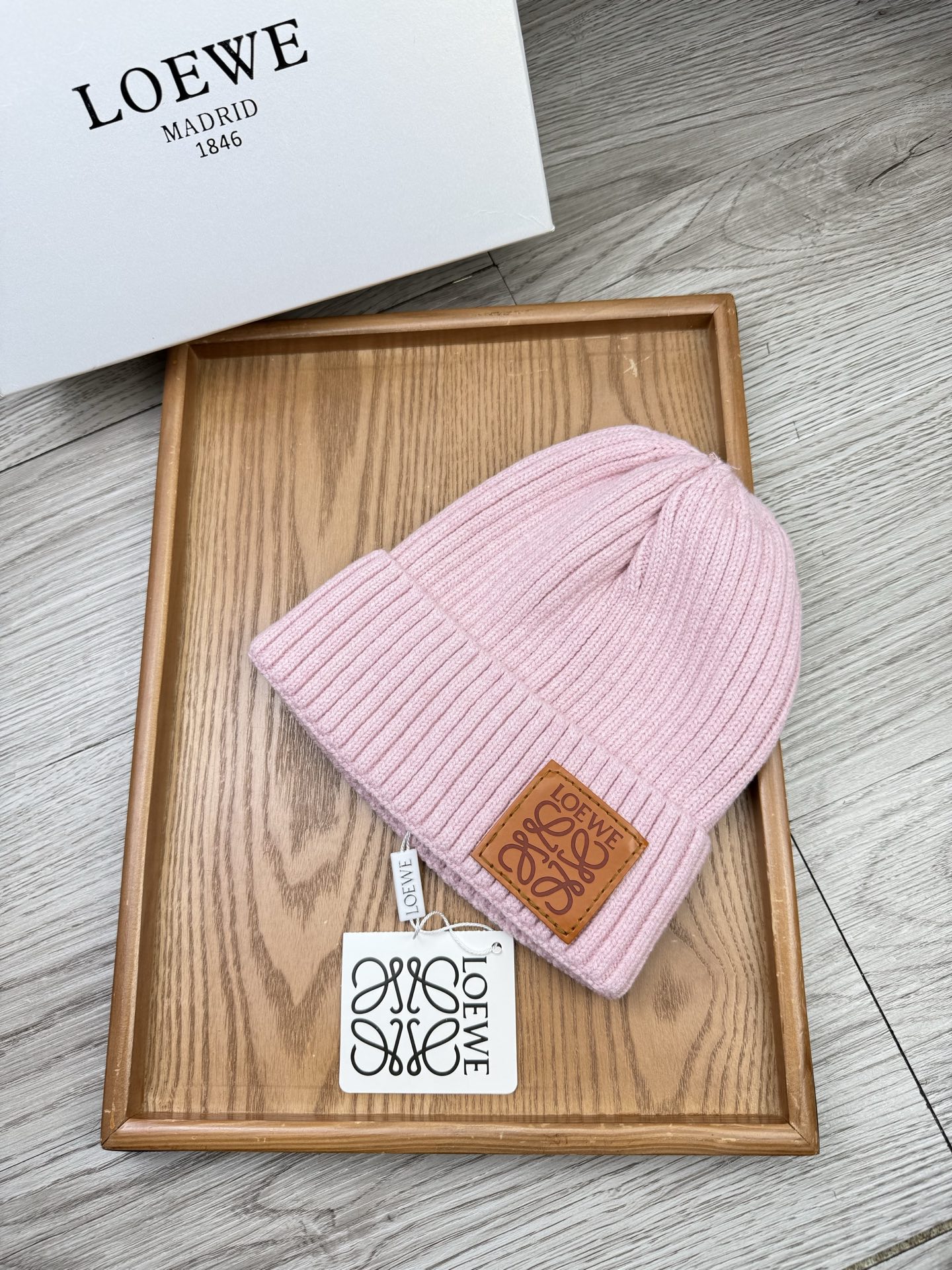 。Loewe。福利！【细毛线针织单帽】新款上架，特别实惠的一个系列帽子，面料：细毛线。密度紧致！毛线针织