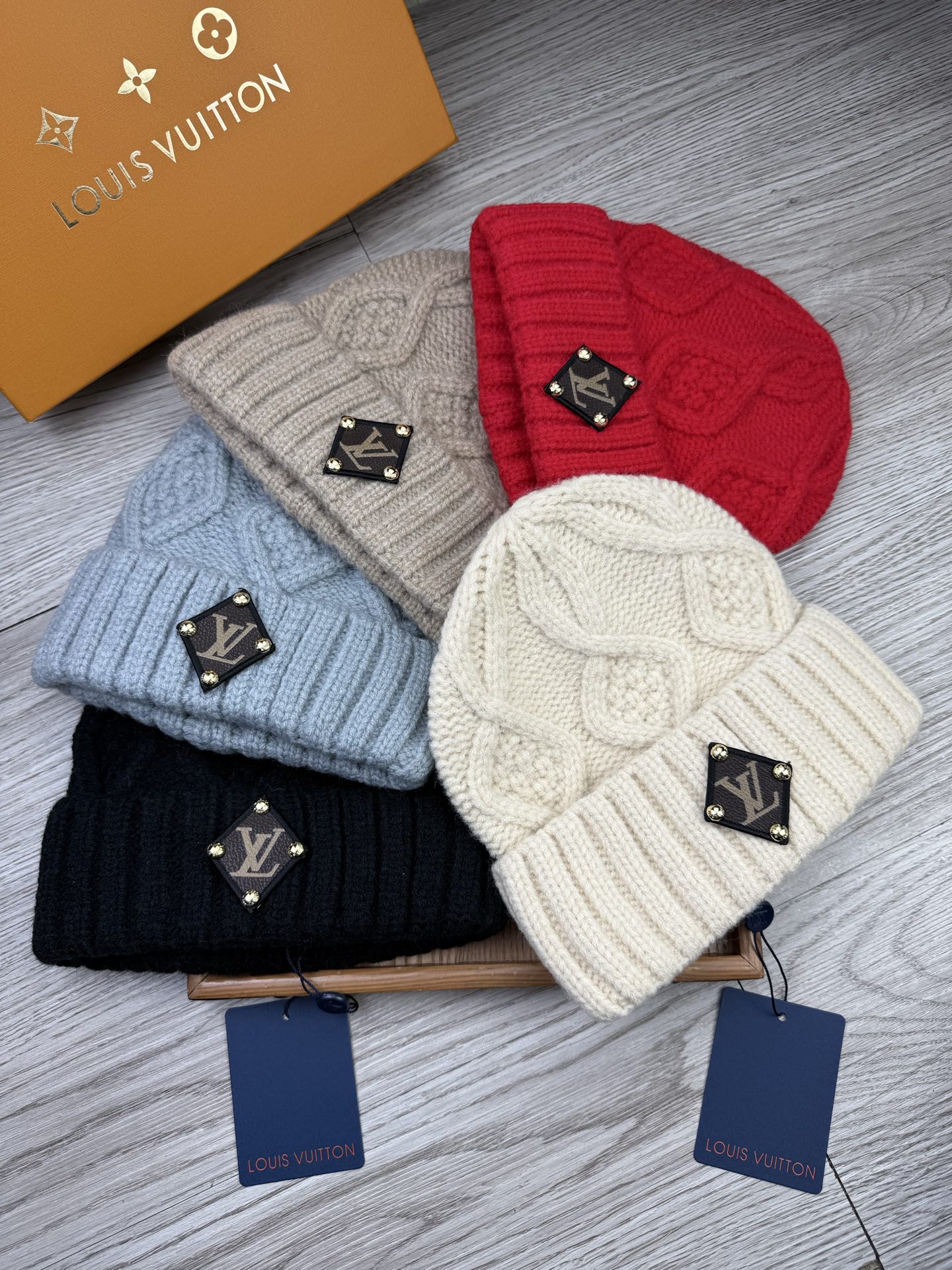 。L家。福利！【细毛线针织单帽】新款上架，特别实惠的一个系列帽子，面料：细毛线。密度紧致！毛线针织面料手