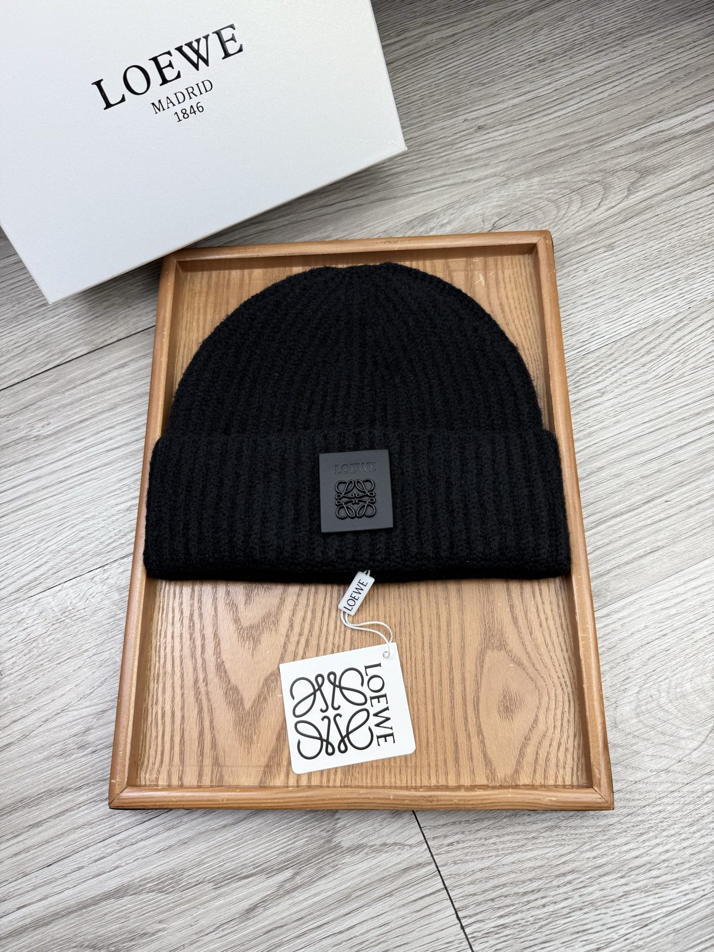 。Loewe。福利！【细毛线针织单帽】新款上架，特别实惠的一个系列帽子，面料：细毛线。密度紧致！毛线针织