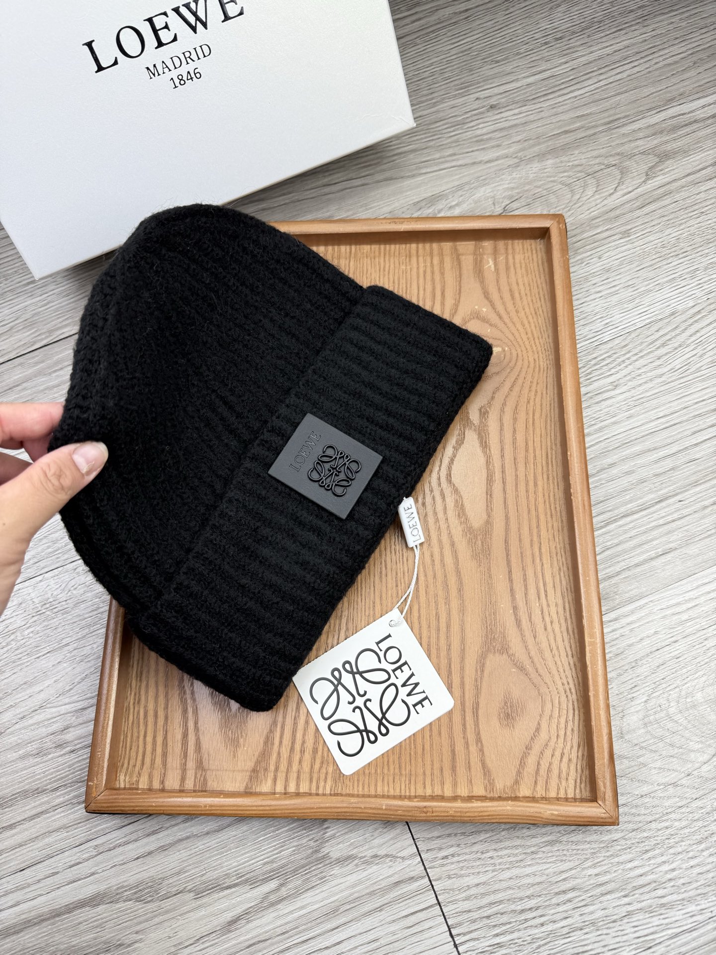 。Loewe。福利！【细毛线针织单帽】新款上架，特别实惠的一个系列帽子，面料：细毛线。密度紧致！毛线针织