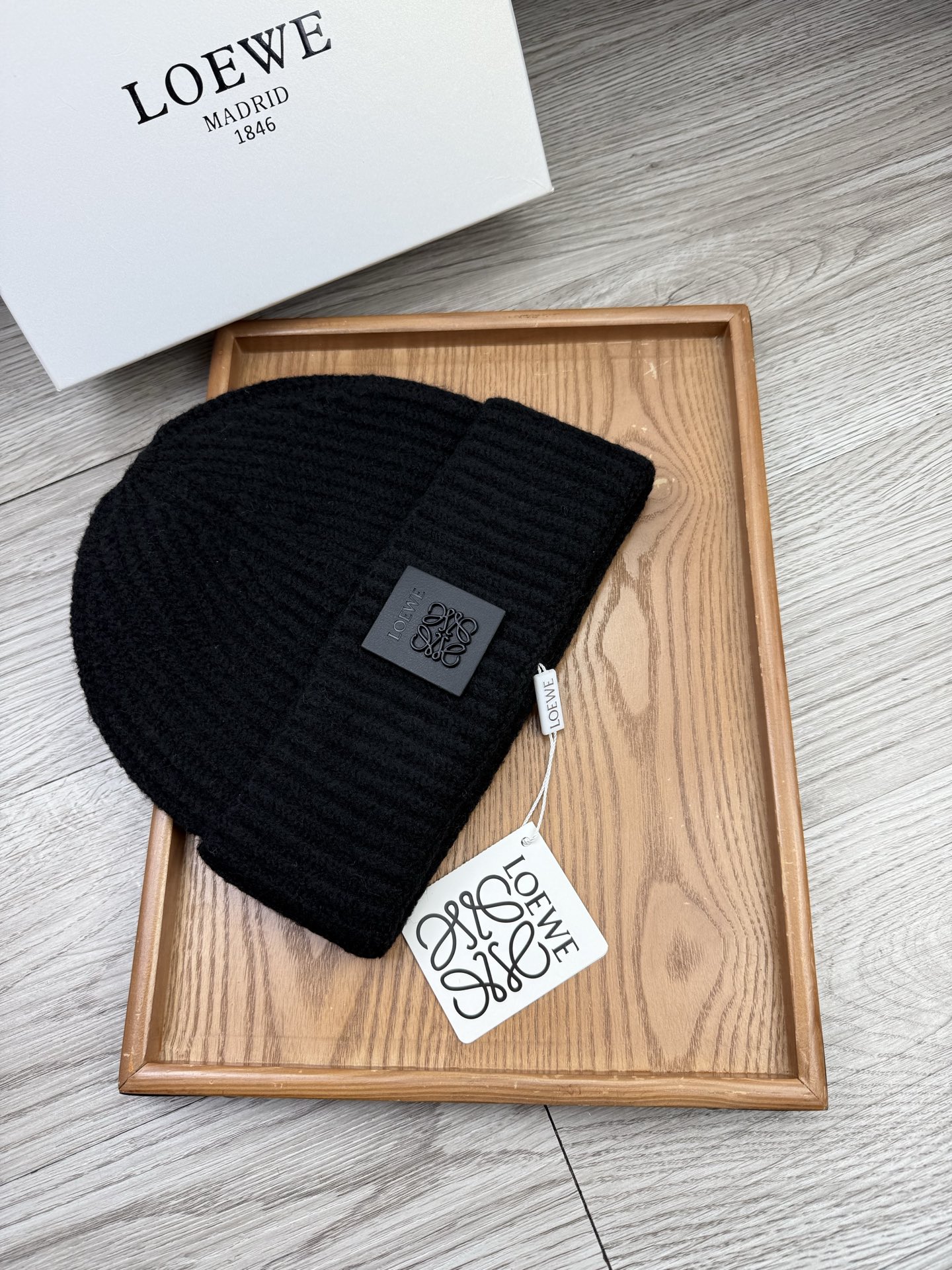 。Loewe。福利！【细毛线针织单帽】新款上架，特别实惠的一个系列帽子，面料：细毛线。密度紧致！毛线针织