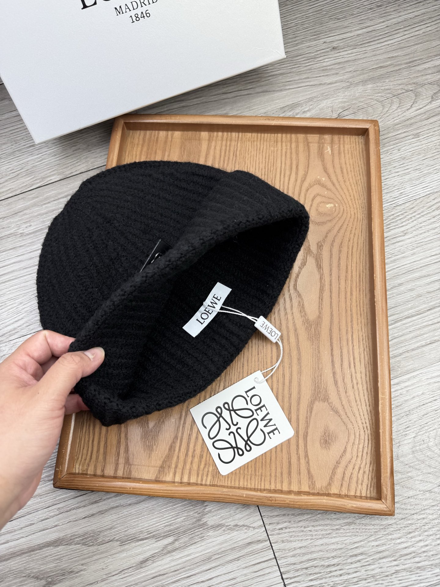 。Loewe。福利！【细毛线针织单帽】新款上架，特别实惠的一个系列帽子，面料：细毛线。密度紧致！毛线针织