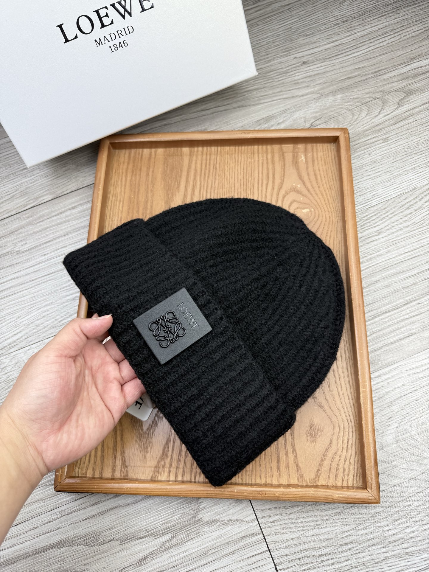 。Loewe。福利！【细毛线针织单帽】新款上架，特别实惠的一个系列帽子，面料：细毛线。密度紧致！毛线针织