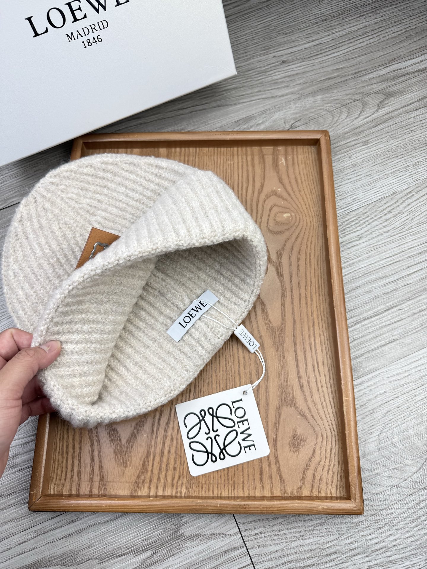 。Loewe。福利！【细毛线针织单帽】新款上架，特别实惠的一个系列帽子，面料：细毛线。密度紧致！毛线针织