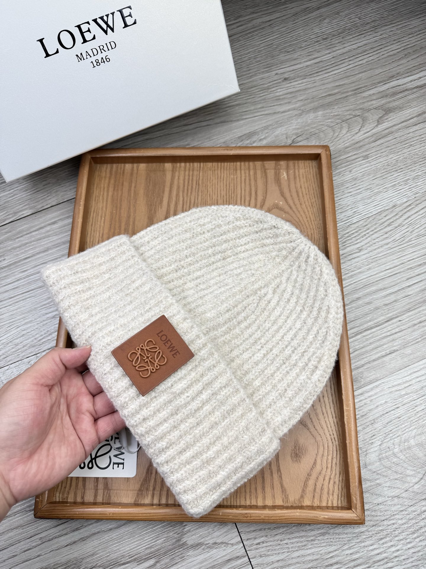 。Loewe。福利！【细毛线针织单帽】新款上架，特别实惠的一个系列帽子，面料：细毛线。密度紧致！毛线针织