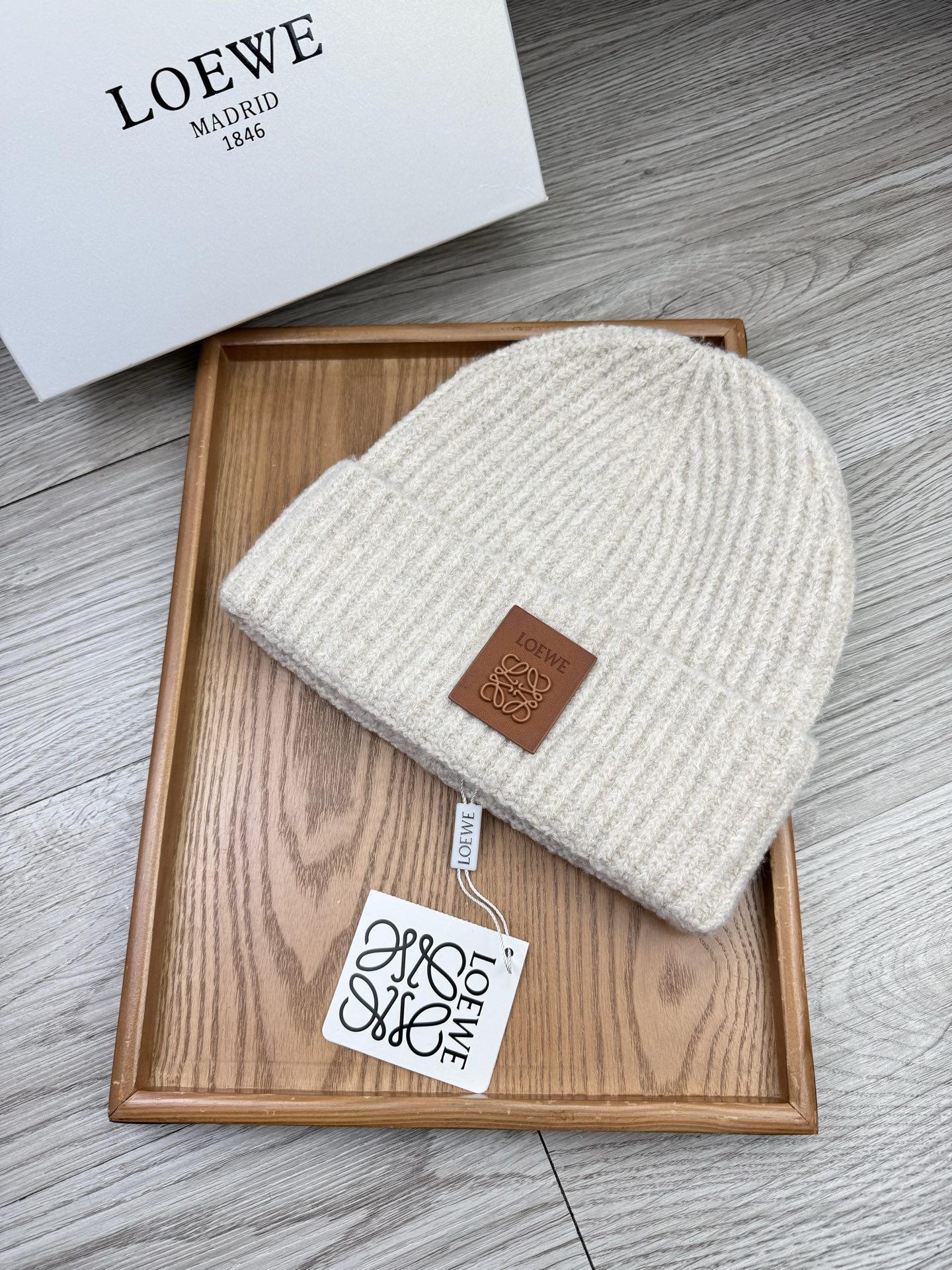 。Loewe。福利！【细毛线针织单帽】新款上架，特别实惠的一个系列帽子，面料：细毛线。密度紧致！毛线针织