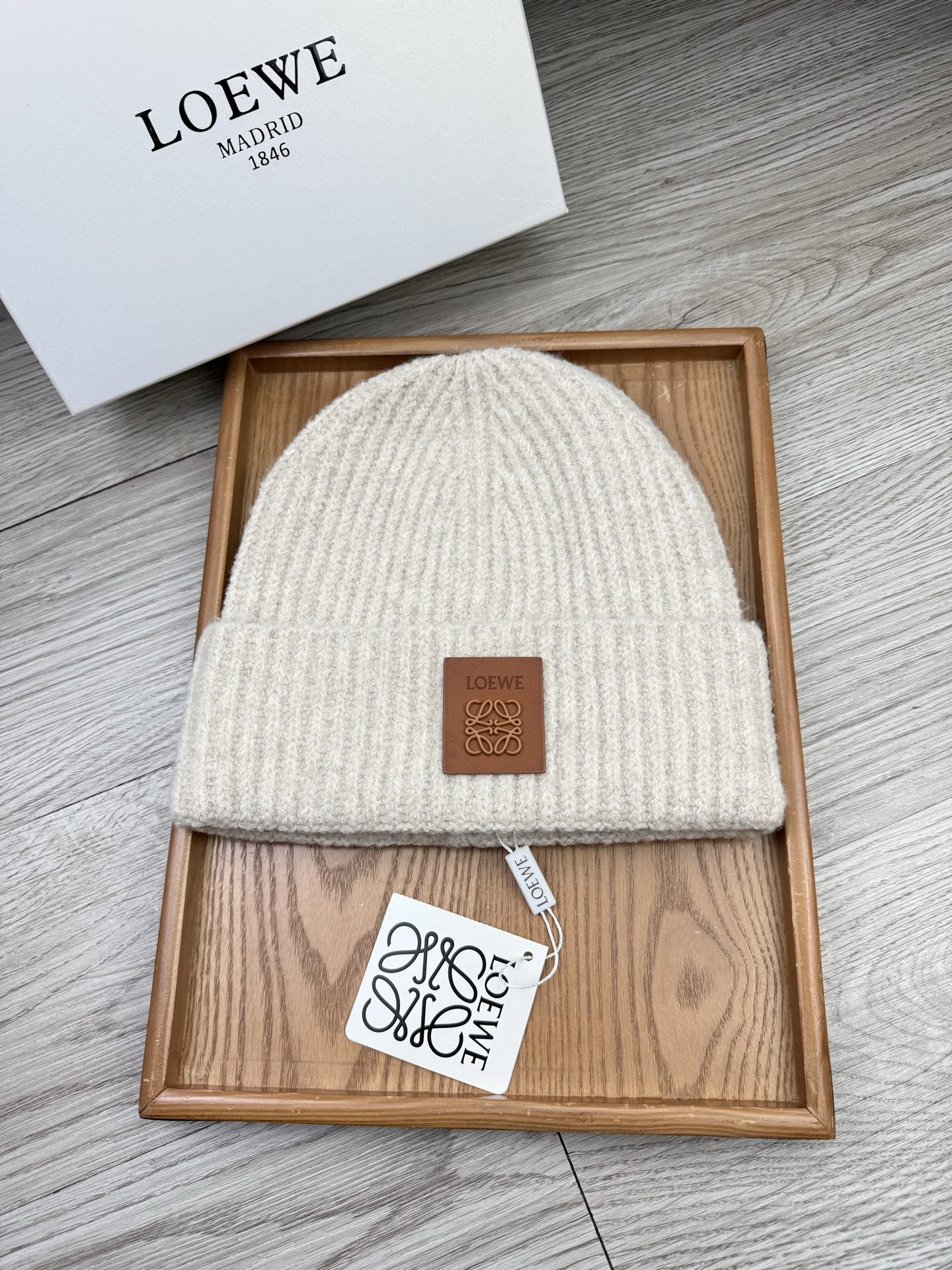 。Loewe。福利！【细毛线针织单帽】新款上架，特别实惠的一个系列帽子，面料：细毛线。密度紧致！毛线针织