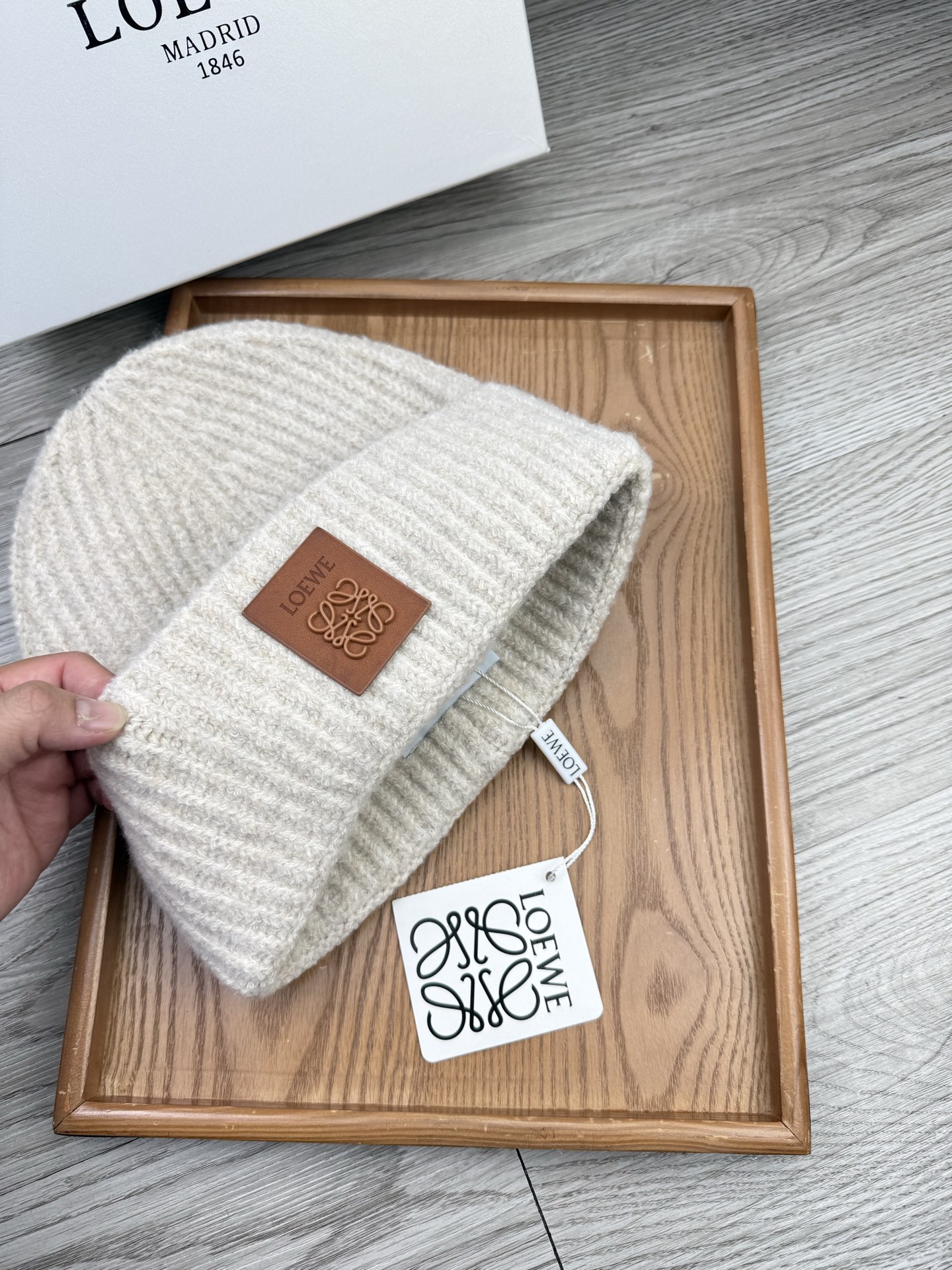 。Loewe。福利！【细毛线针织单帽】新款上架，特别实惠的一个系列帽子，面料：细毛线。密度紧致！毛线针织