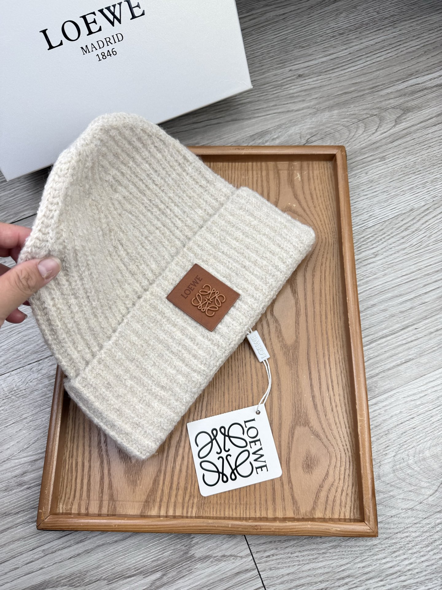 。Loewe。福利！【细毛线针织单帽】新款上架，特别实惠的一个系列帽子，面料：细毛线。密度紧致！毛线针织