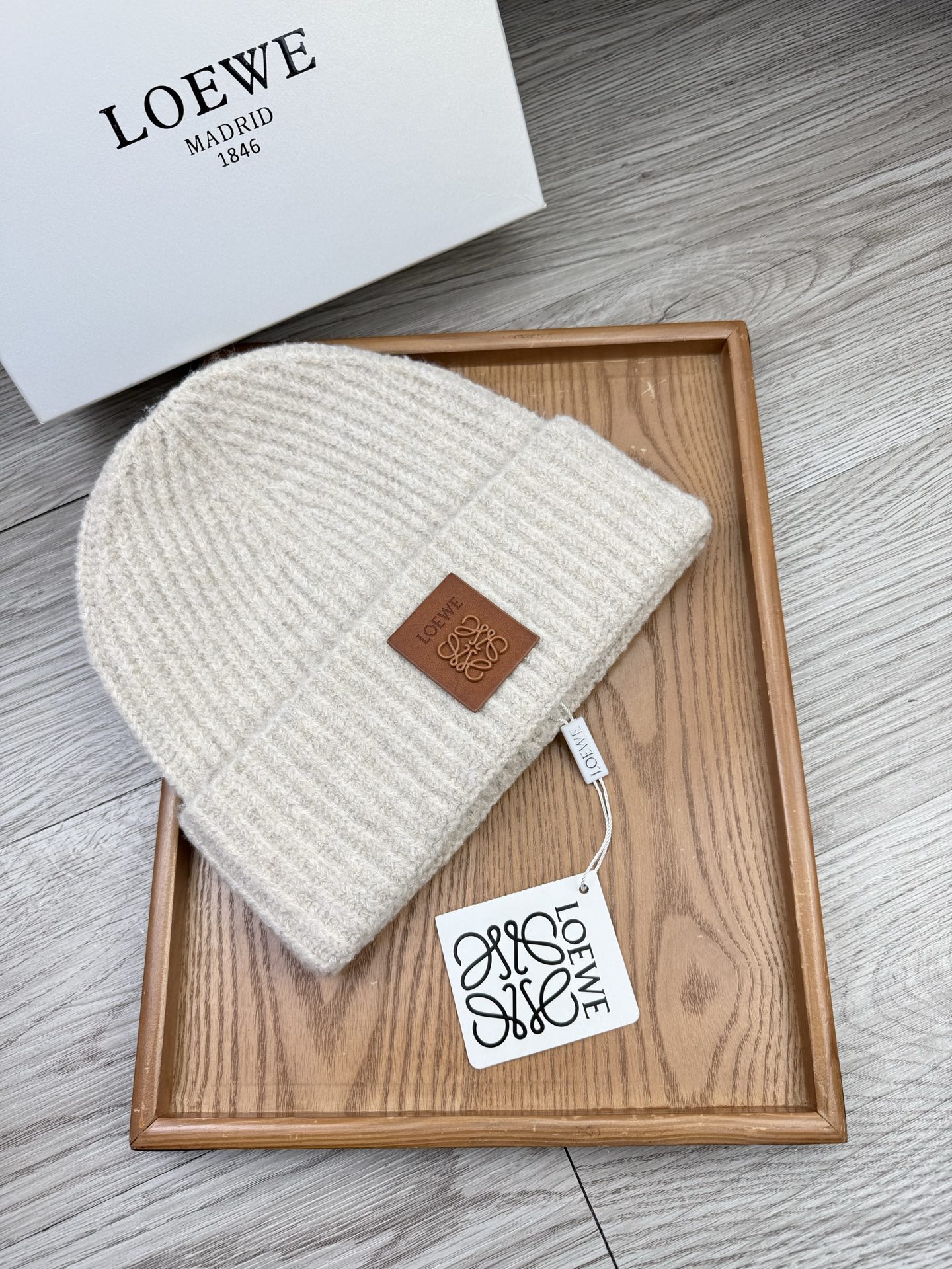 。Loewe。福利！【细毛线针织单帽】新款上架，特别实惠的一个系列帽子，面料：细毛线。密度紧致！毛线针织