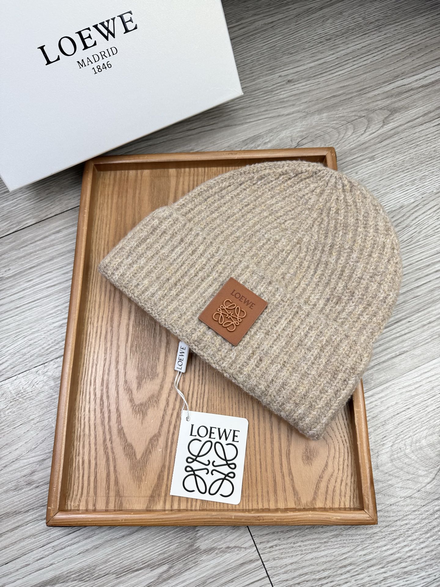 。Loewe。福利！【细毛线针织单帽】新款上架，特别实惠的一个系列帽子，面料：细毛线。密度紧致！毛线针织