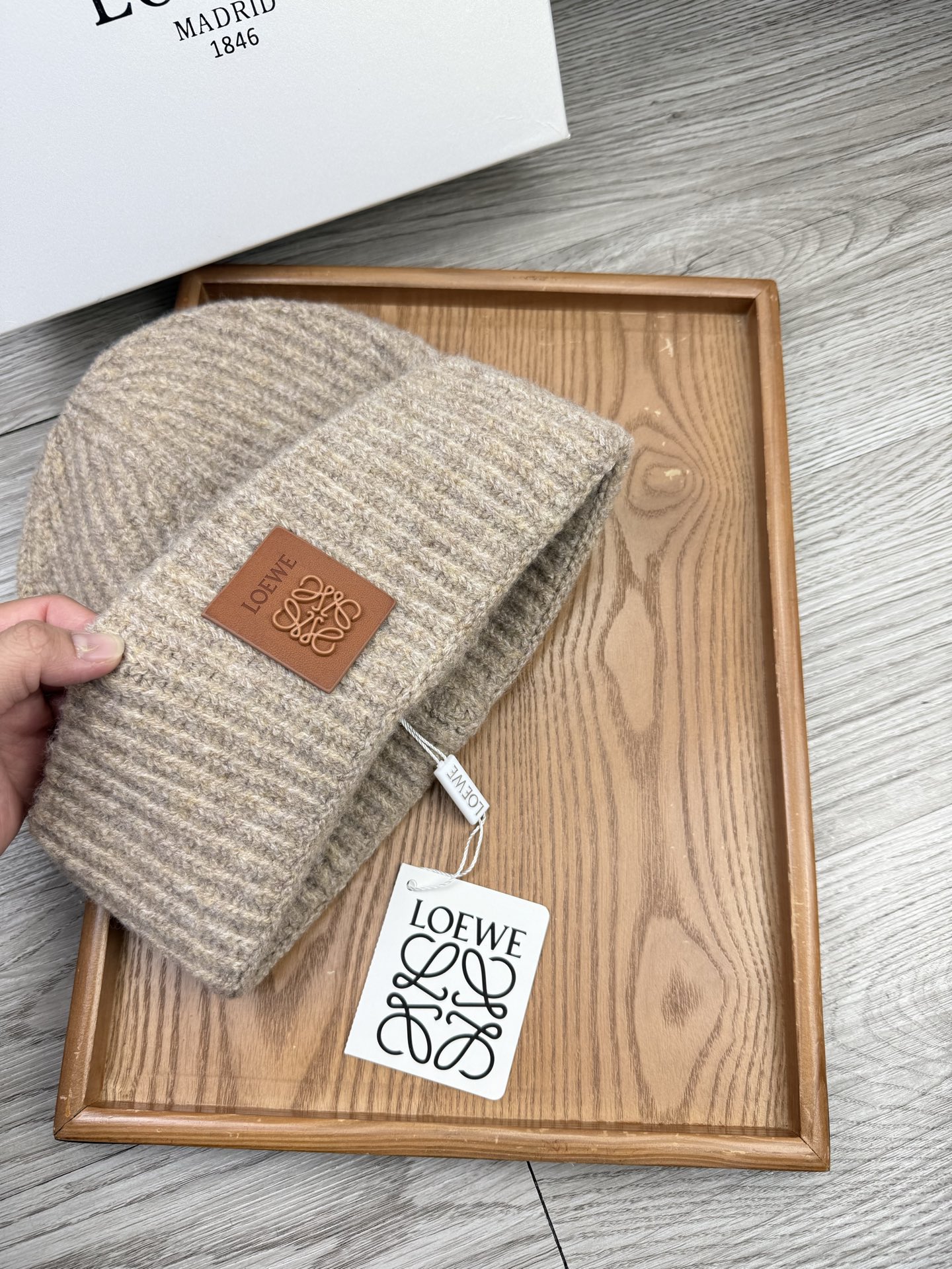 。Loewe。福利！【细毛线针织单帽】新款上架，特别实惠的一个系列帽子，面料：细毛线。密度紧致！毛线针织