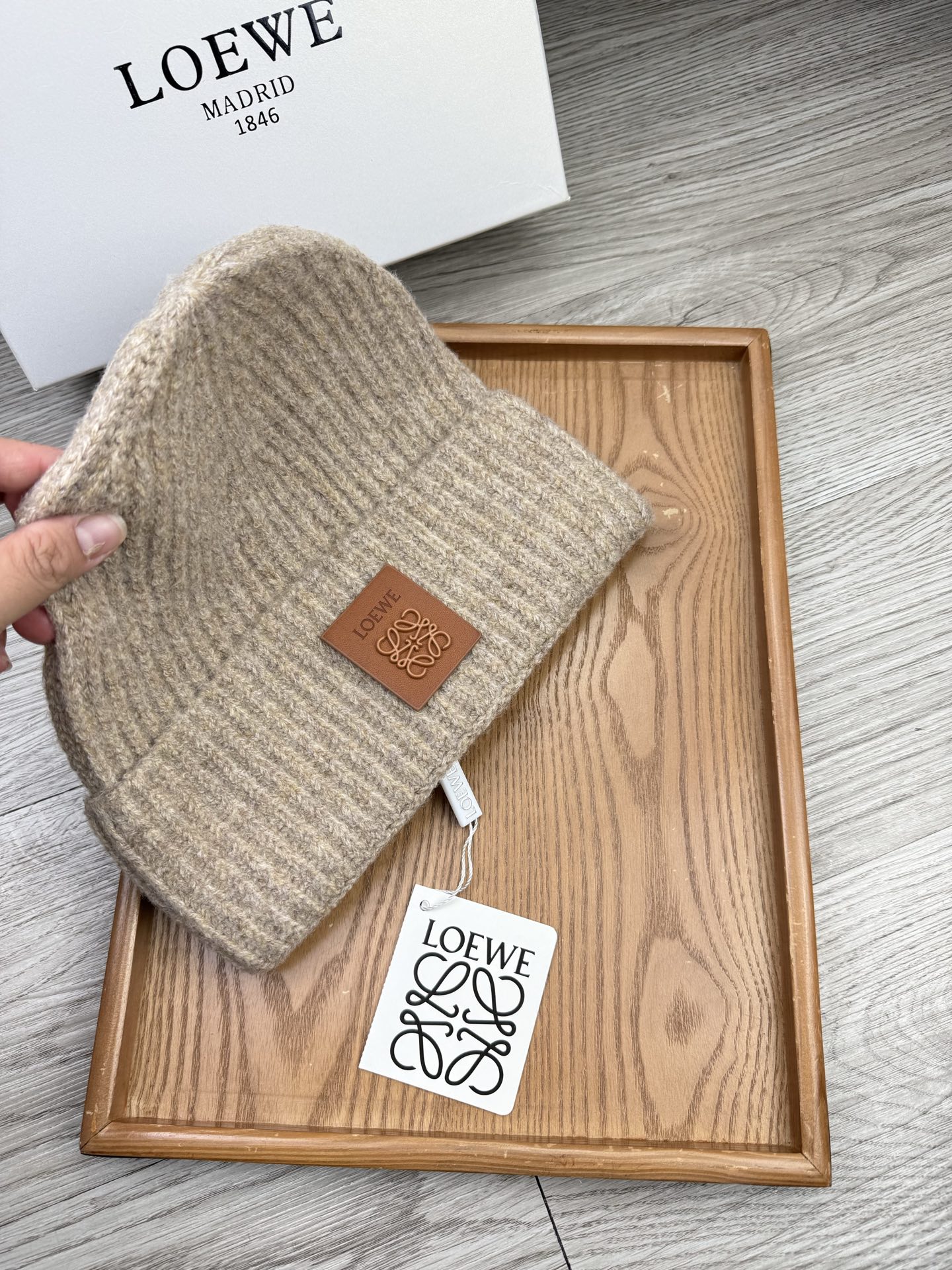 。Loewe。福利！【细毛线针织单帽】新款上架，特别实惠的一个系列帽子，面料：细毛线。密度紧致！毛线针织