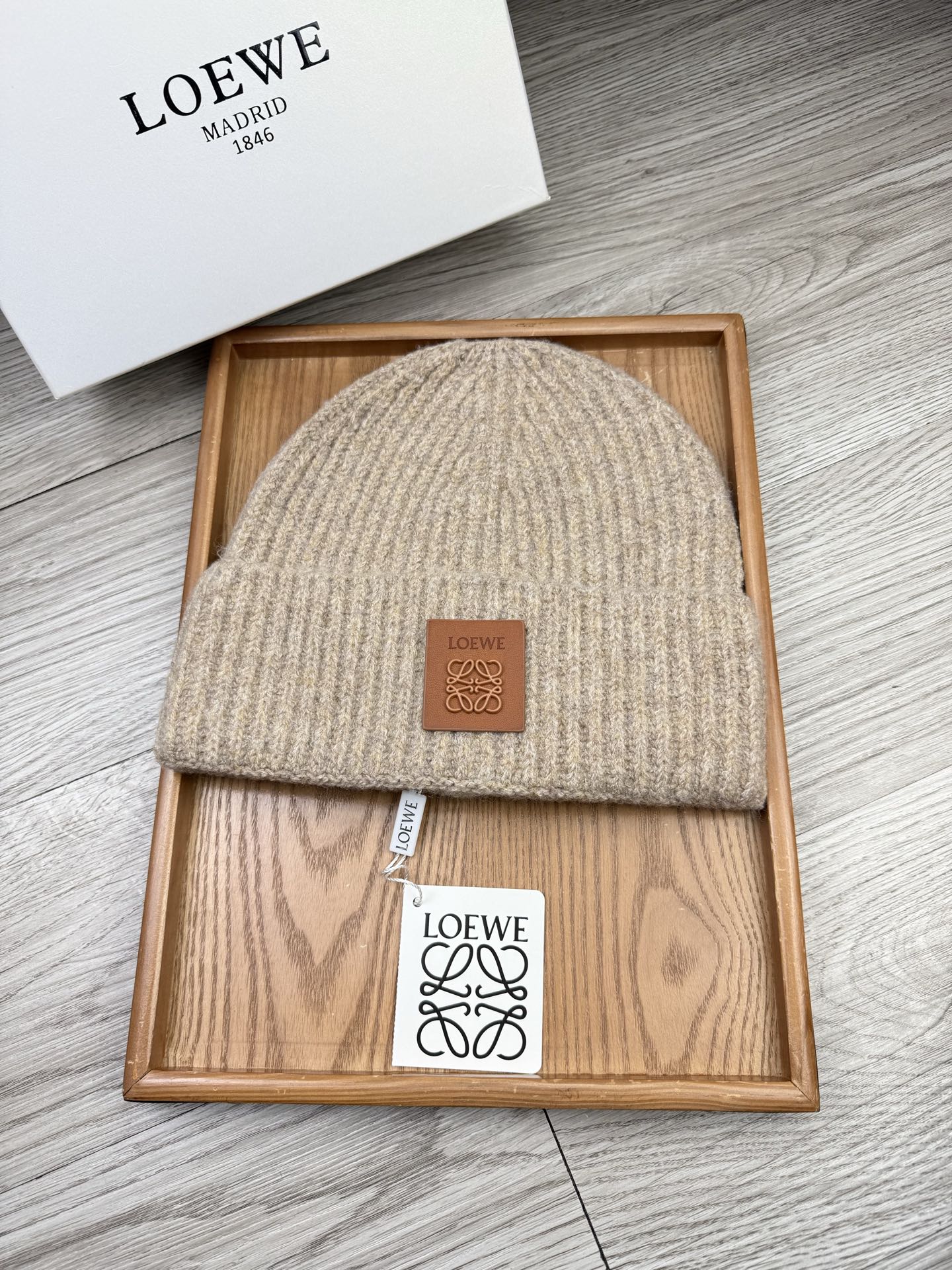 。Loewe。福利！【细毛线针织单帽】新款上架，特别实惠的一个系列帽子，面料：细毛线。密度紧致！毛线针织