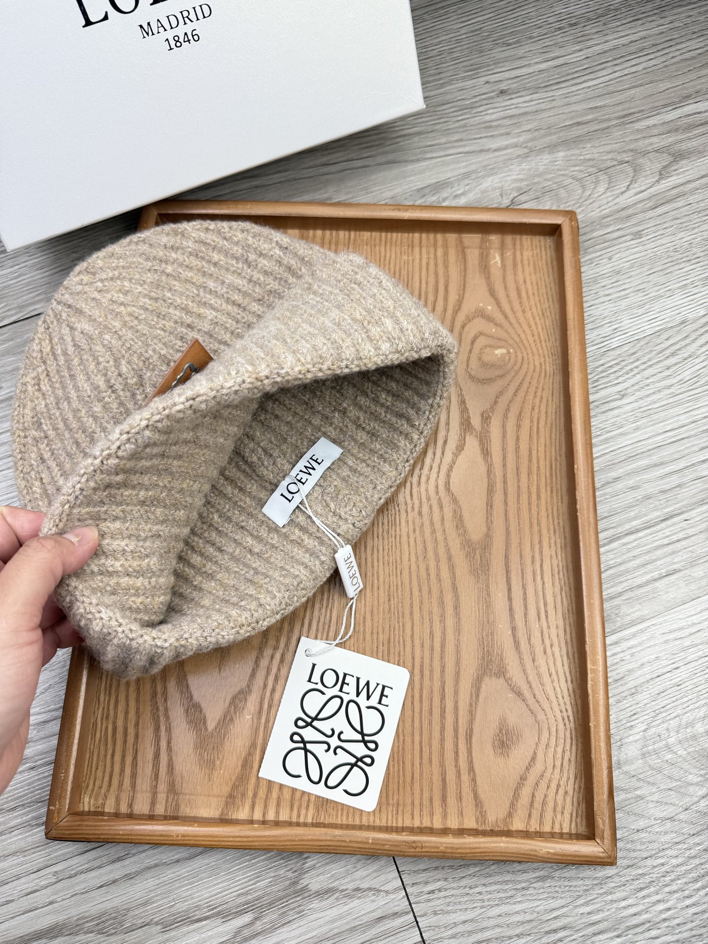 。Loewe。福利！【细毛线针织单帽】新款上架，特别实惠的一个系列帽子，面料：细毛线。密度紧致！毛线针织