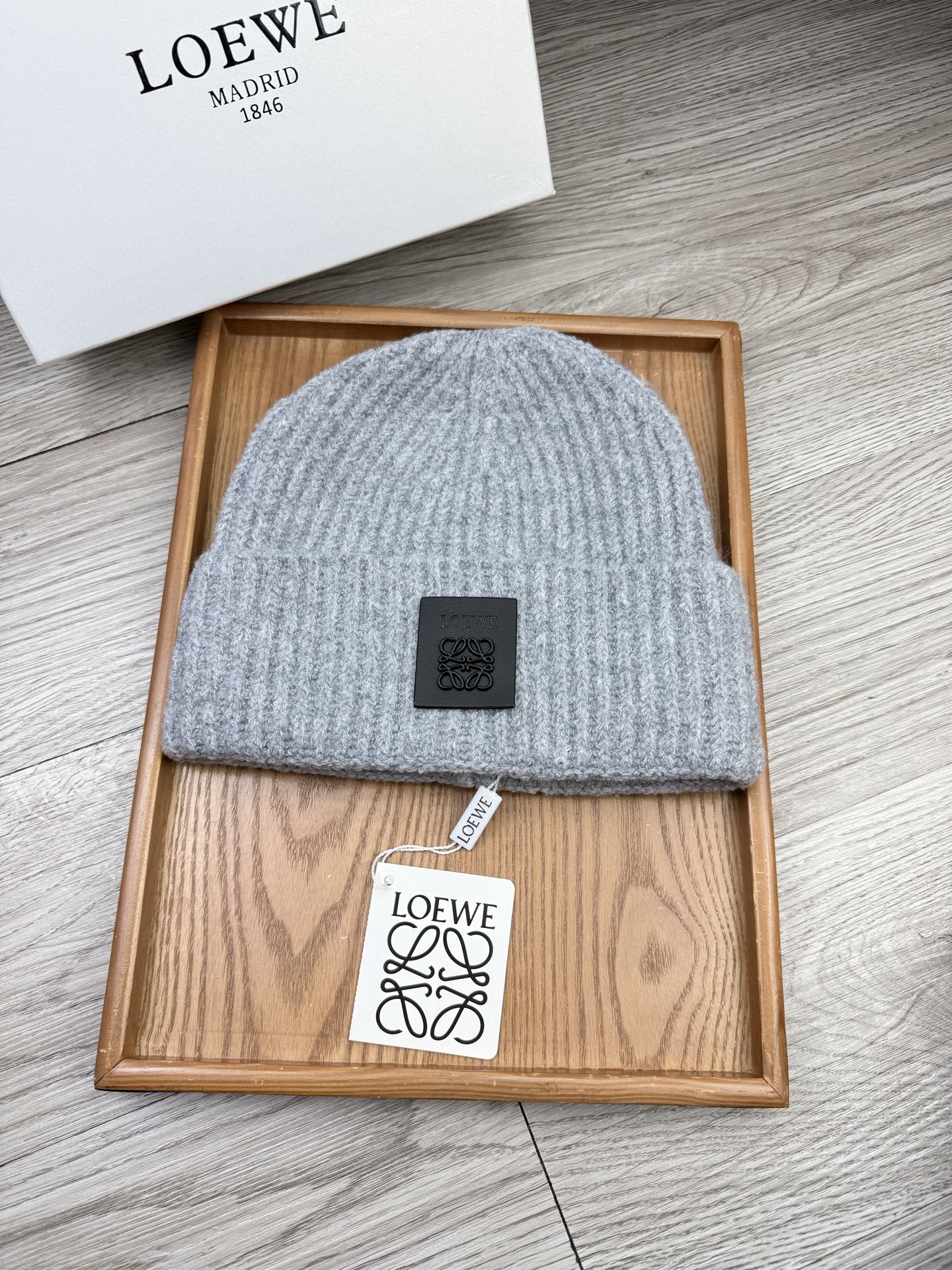 。Loewe。福利！【细毛线针织单帽】新款上架，特别实惠的一个系列帽子，面料：细毛线。密度紧致！毛线针织