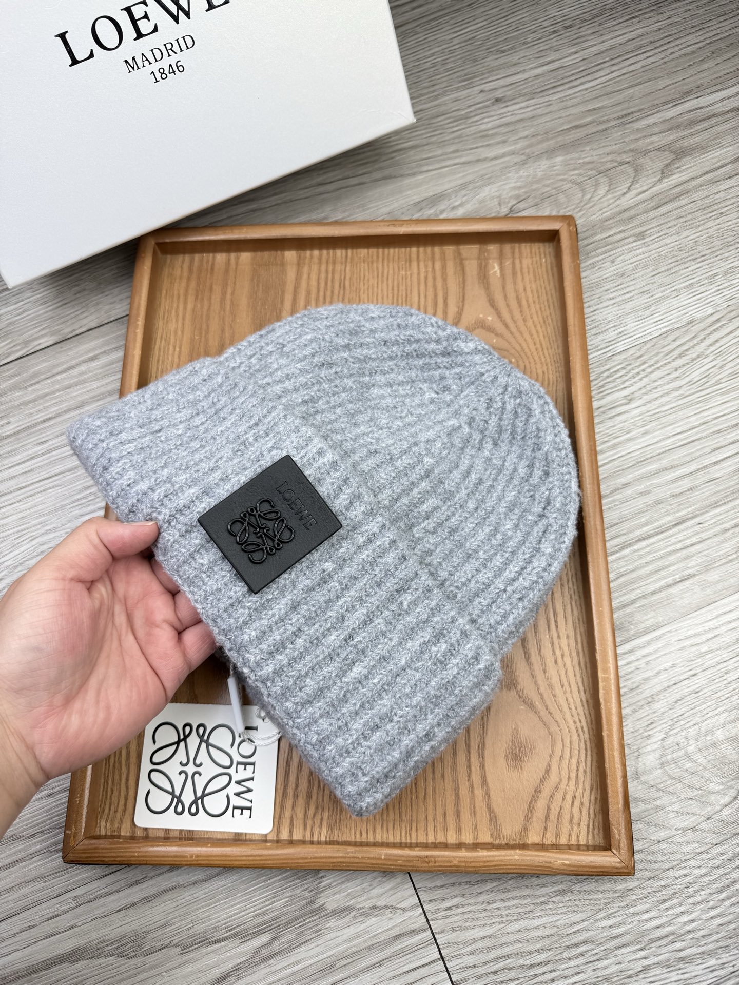 。Loewe。福利！【细毛线针织单帽】新款上架，特别实惠的一个系列帽子，面料：细毛线。密度紧致！毛线针织