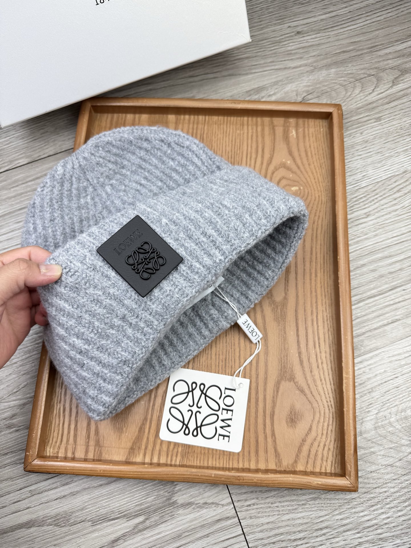 。Loewe。福利！【细毛线针织单帽】新款上架，特别实惠的一个系列帽子，面料：细毛线。密度紧致！毛线针织