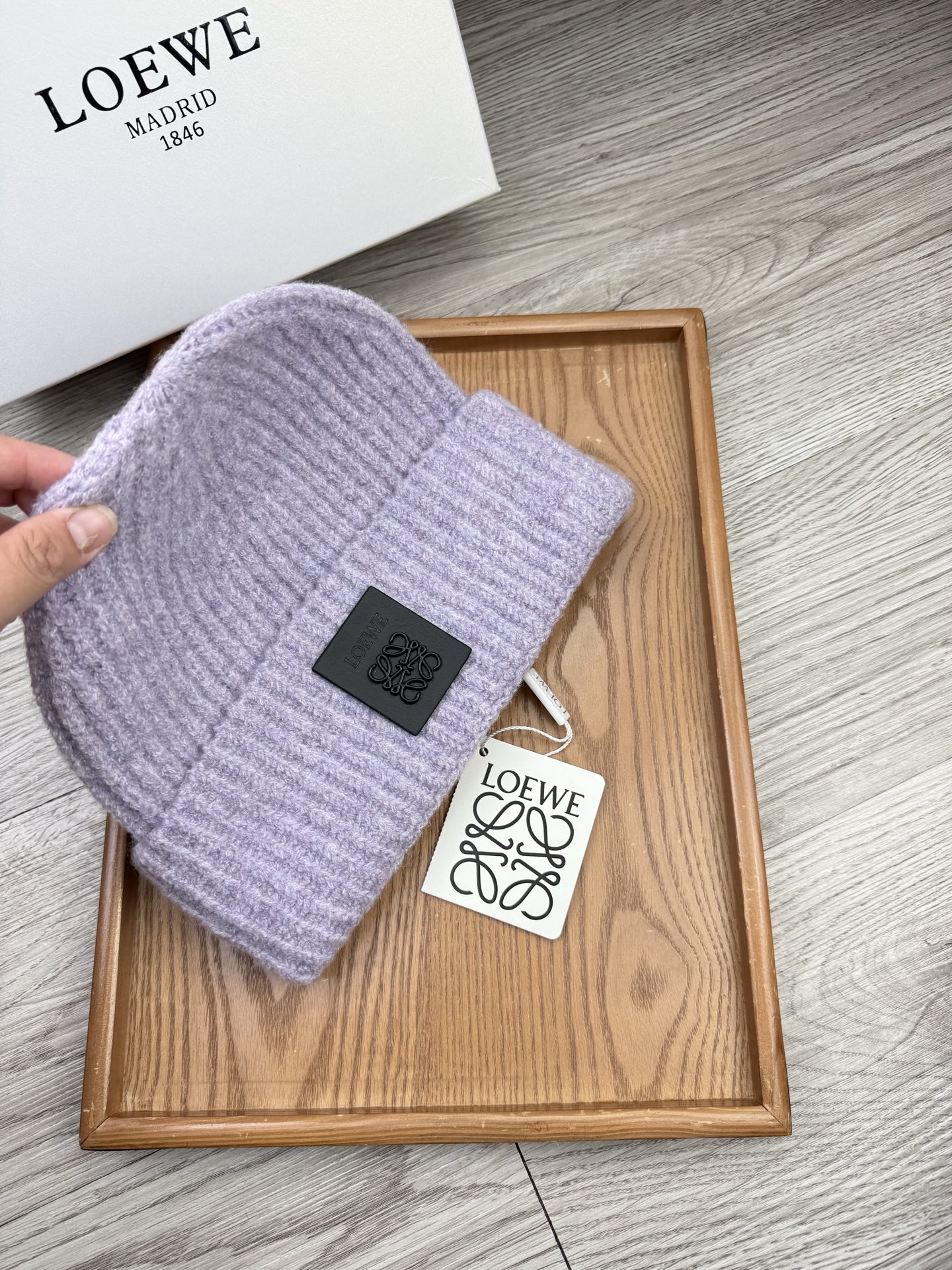 。Loewe。福利！【细毛线针织单帽】新款上架，特别实惠的一个系列帽子，面料：细毛线。密度紧致！毛线针织