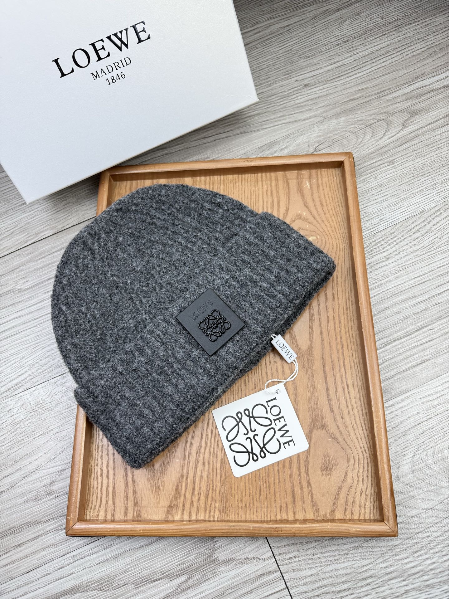 。Loewe。福利！【细毛线针织单帽】新款上架，特别实惠的一个系列帽子，面料：细毛线。密度紧致！毛线针织