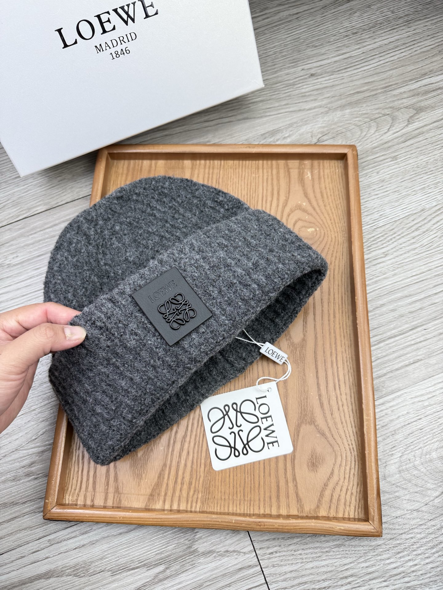 。Loewe。福利！【细毛线针织单帽】新款上架，特别实惠的一个系列帽子，面料：细毛线。密度紧致！毛线针织