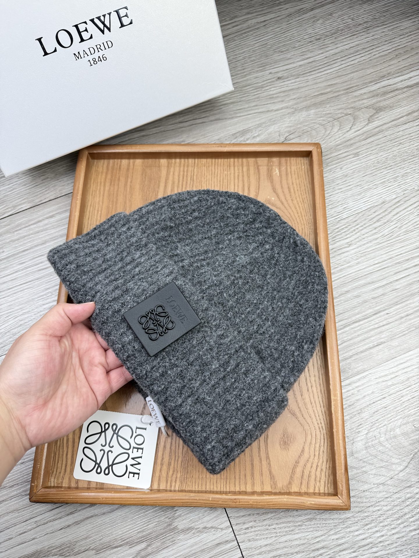 。Loewe。福利！【细毛线针织单帽】新款上架，特别实惠的一个系列帽子，面料：细毛线。密度紧致！毛线针织