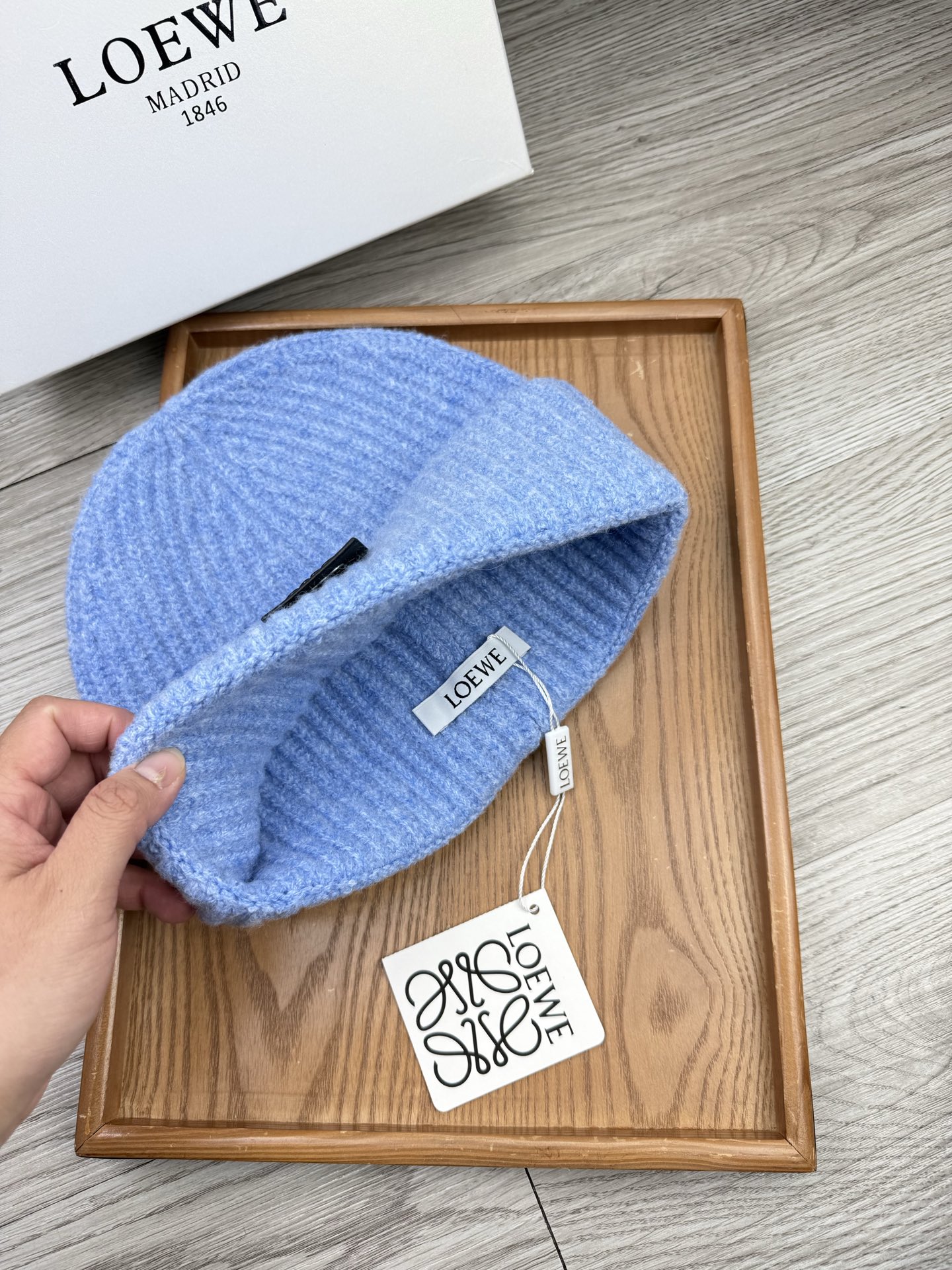 。Loewe。福利！【细毛线针织单帽】新款上架，特别实惠的一个系列帽子，面料：细毛线。密度紧致！毛线针织