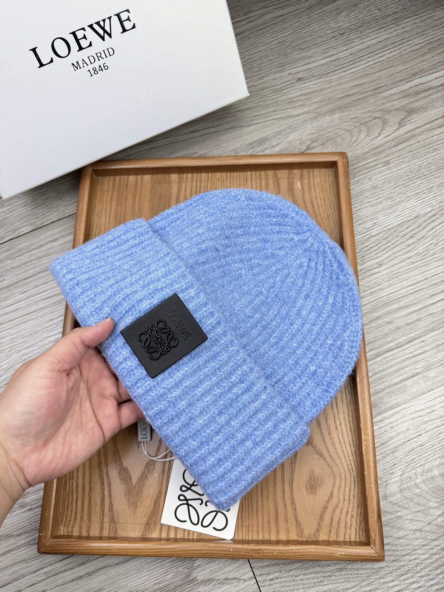 。Loewe。福利！【细毛线针织单帽】新款上架，特别实惠的一个系列帽子，面料：细毛线。密度紧致！毛线针织