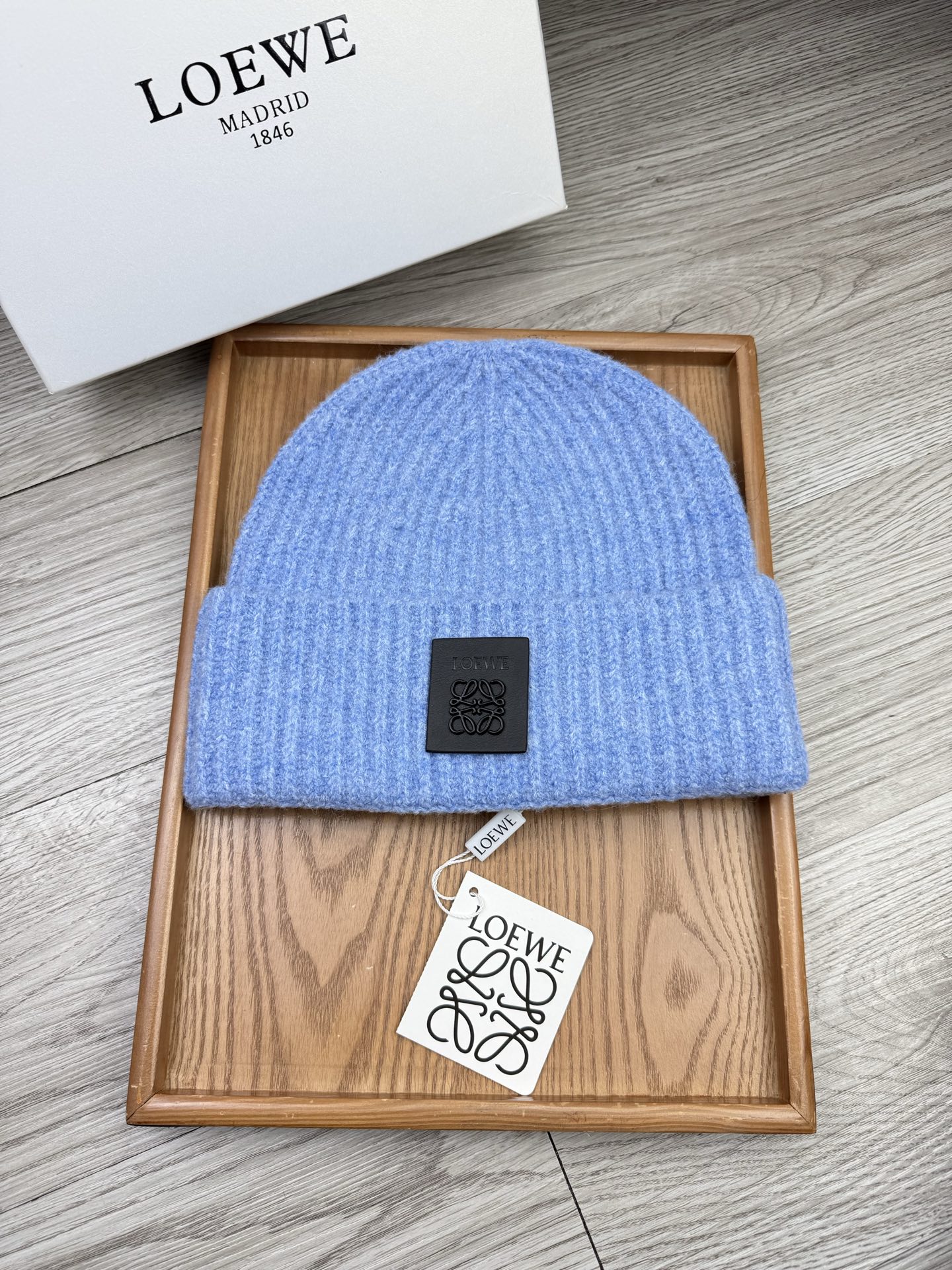 。Loewe。福利！【细毛线针织单帽】新款上架，特别实惠的一个系列帽子，面料：细毛线。密度紧致！毛线针织