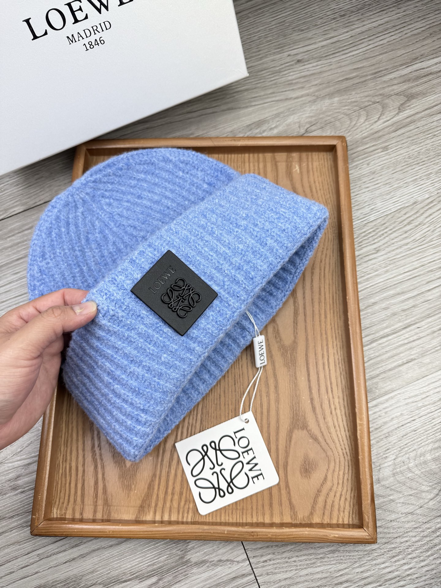 。Loewe。福利！【细毛线针织单帽】新款上架，特别实惠的一个系列帽子，面料：细毛线。密度紧致！毛线针织