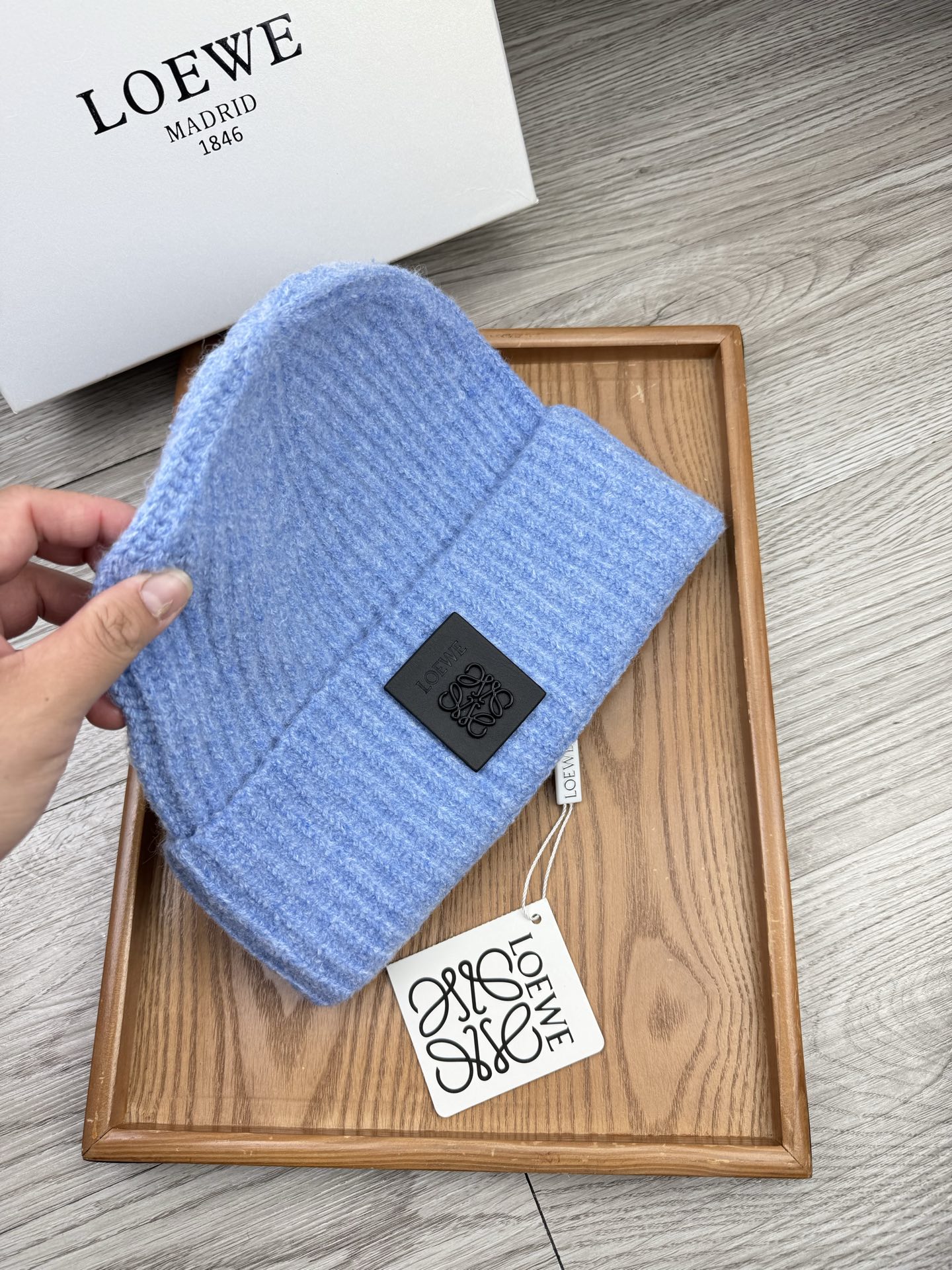 。Loewe。福利！【细毛线针织单帽】新款上架，特别实惠的一个系列帽子，面料：细毛线。密度紧致！毛线针织