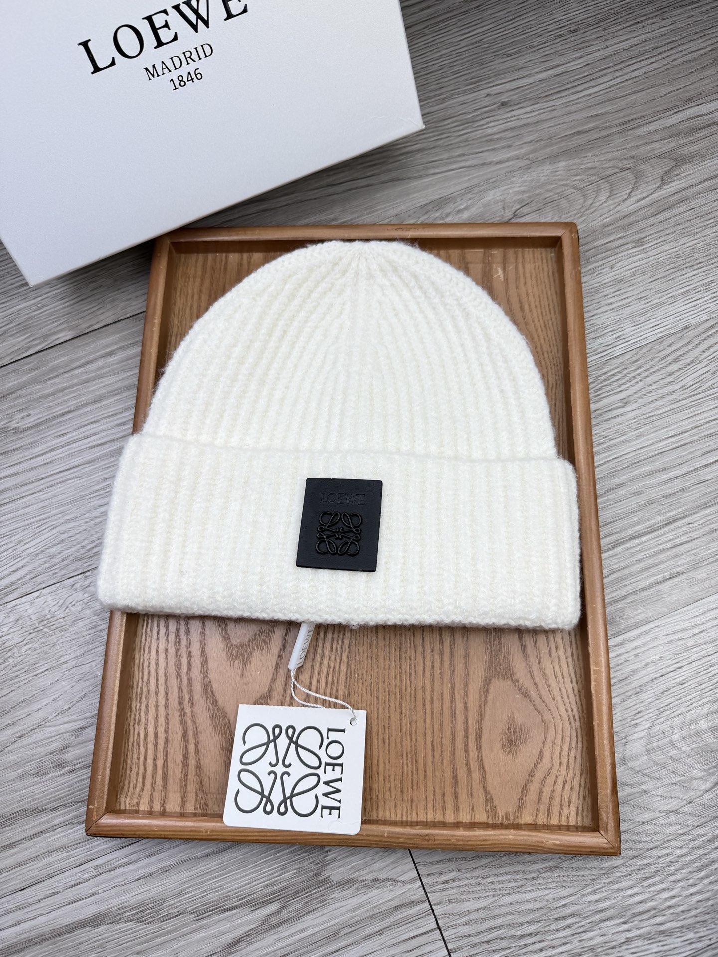 。Loewe。福利！【细毛线针织单帽】新款上架，特别实惠的一个系列帽子，面料：细毛线。密度紧致！毛线针织