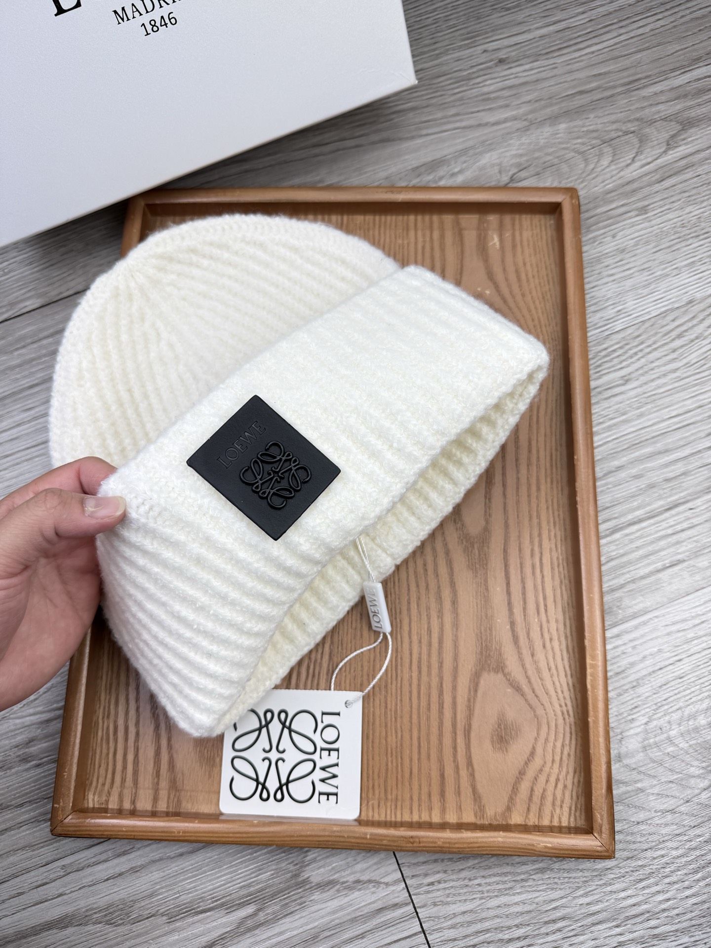 。Loewe。福利！【细毛线针织单帽】新款上架，特别实惠的一个系列帽子，面料：细毛线。密度紧致！毛线针织