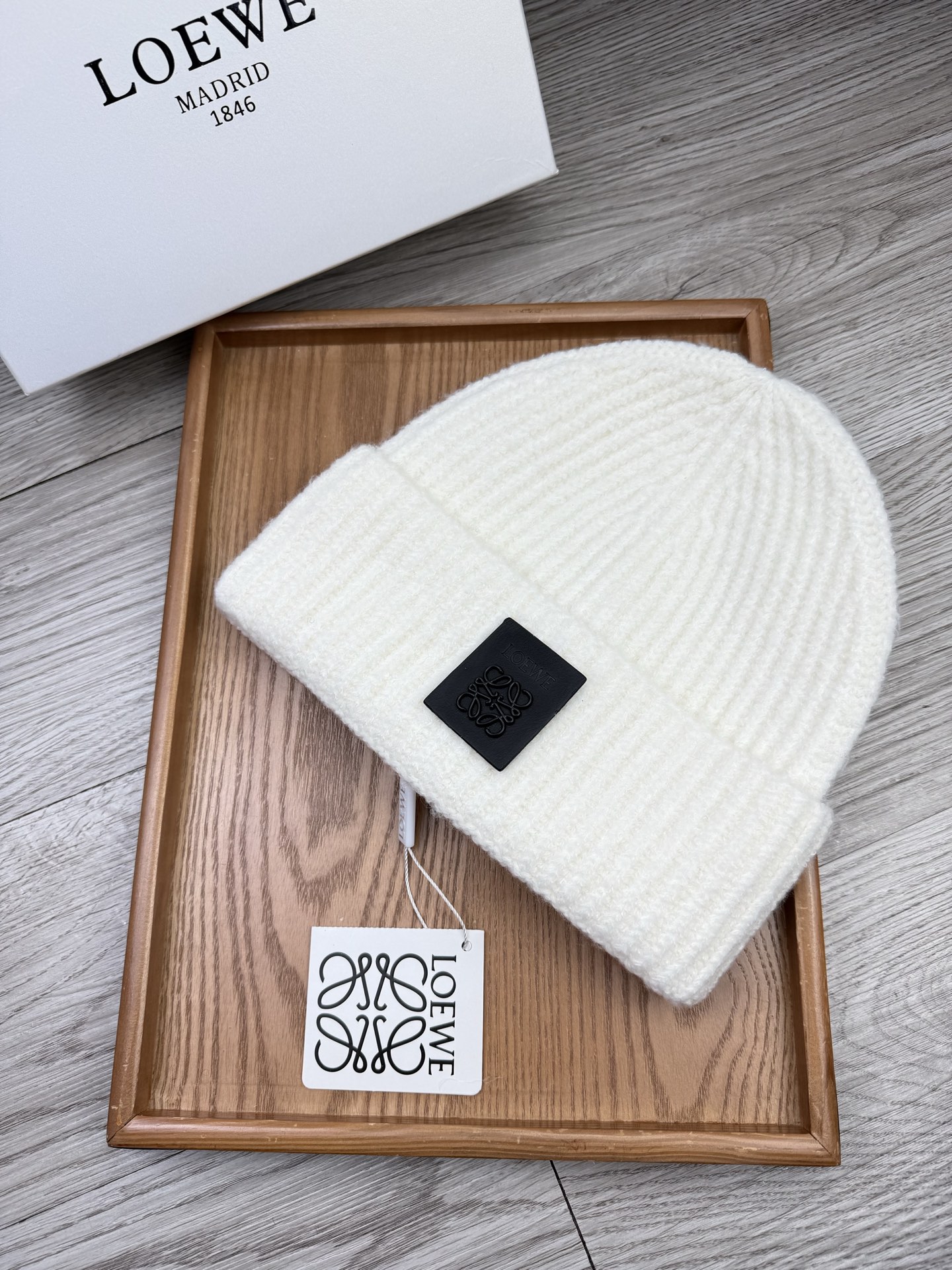 。Loewe。福利！【细毛线针织单帽】新款上架，特别实惠的一个系列帽子，面料：细毛线。密度紧致！毛线针织