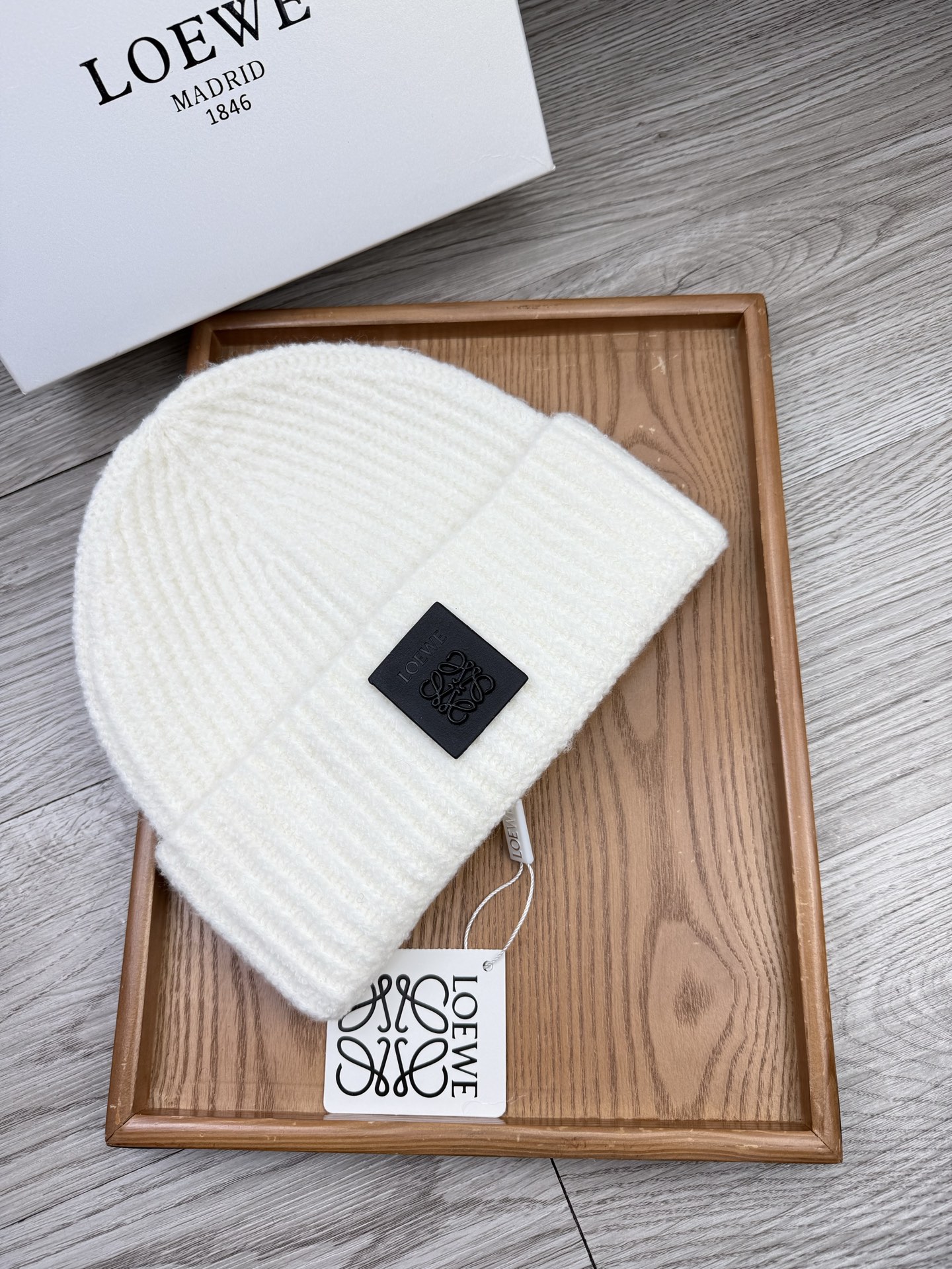 。Loewe。福利！【细毛线针织单帽】新款上架，特别实惠的一个系列帽子，面料：细毛线。密度紧致！毛线针织