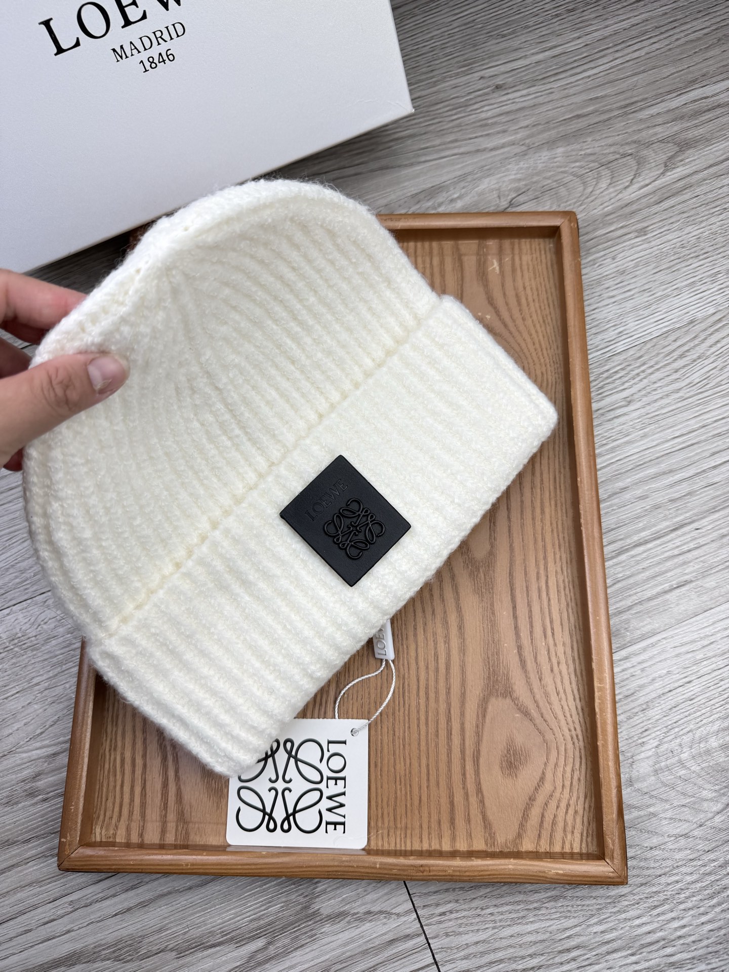 。Loewe。福利！【细毛线针织单帽】新款上架，特别实惠的一个系列帽子，面料：细毛线。密度紧致！毛线针织