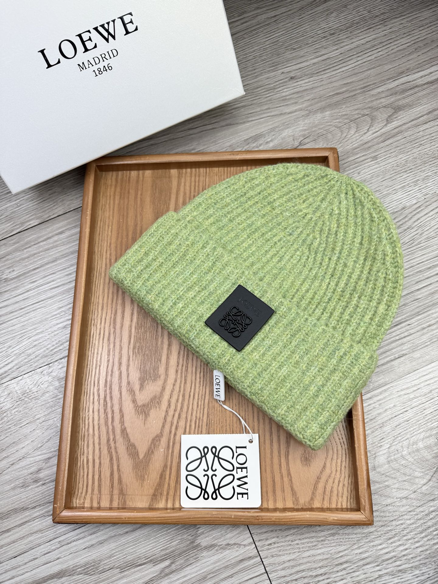 。Loewe。福利！【细毛线针织单帽】新款上架，特别实惠的一个系列帽子，面料：细毛线。密度紧致！毛线针织