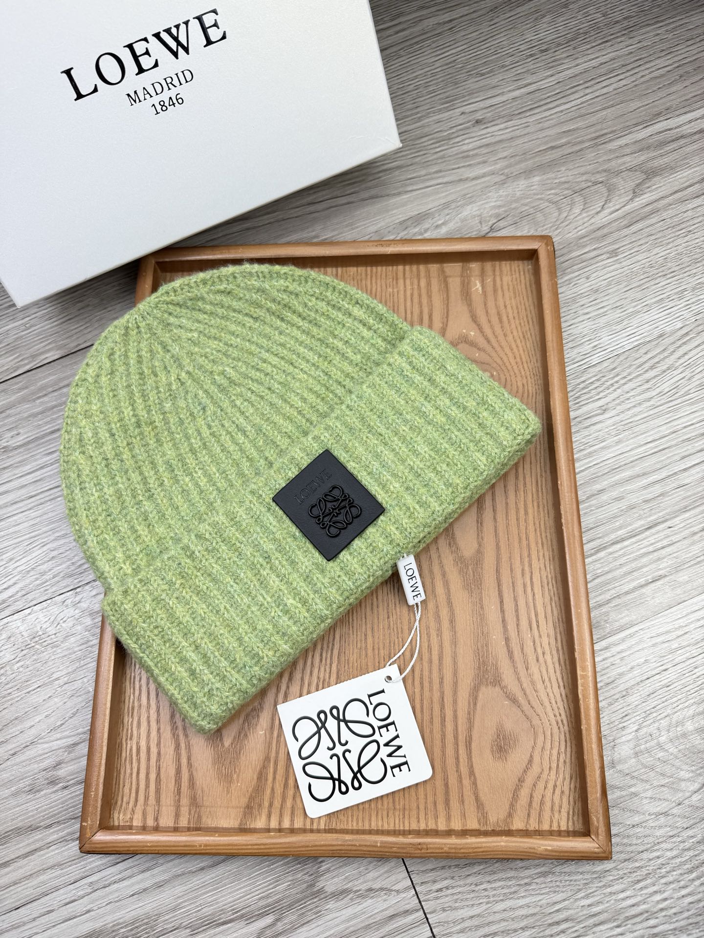 。Loewe。福利！【细毛线针织单帽】新款上架，特别实惠的一个系列帽子，面料：细毛线。密度紧致！毛线针织