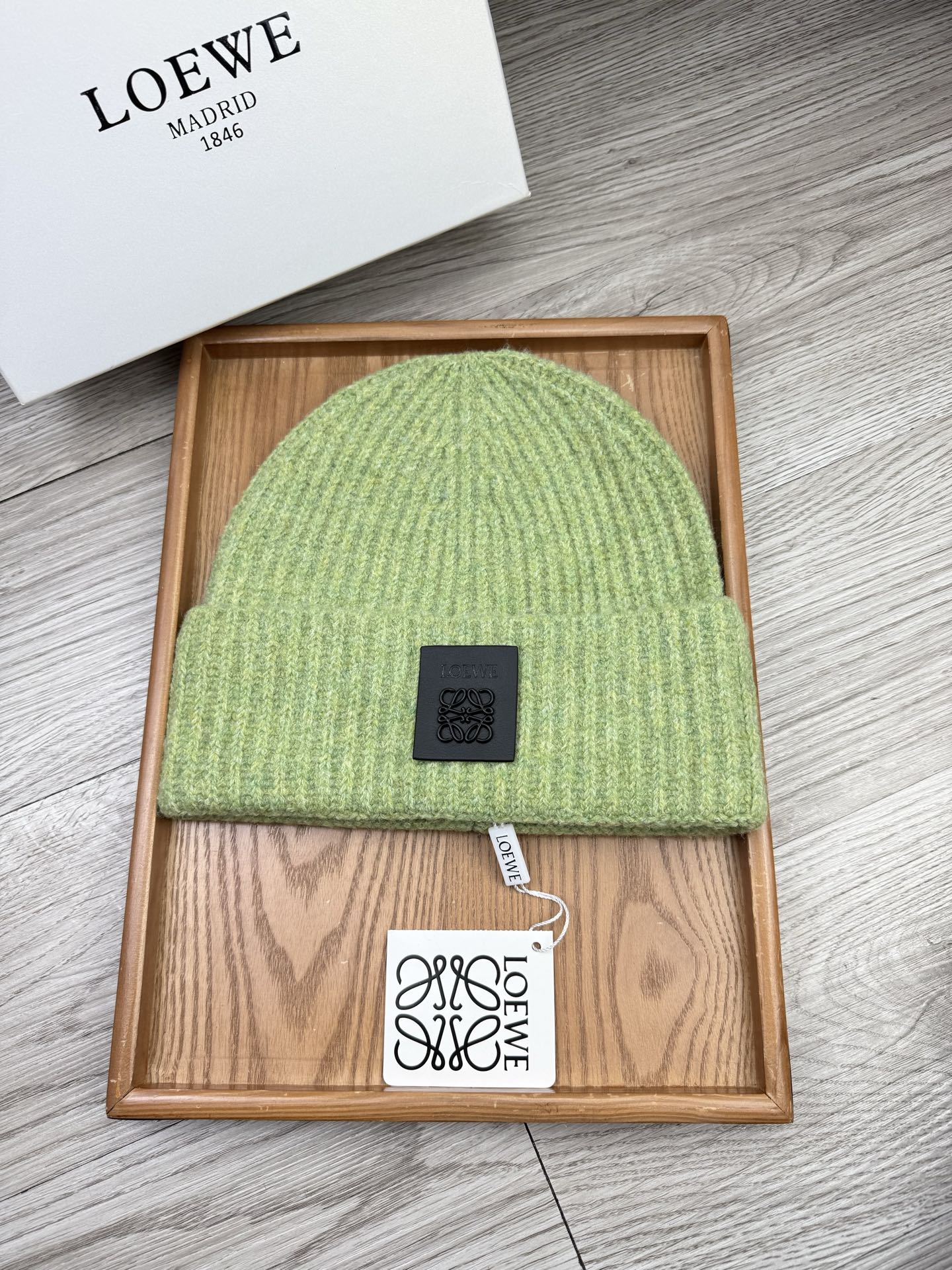 。Loewe。福利！【细毛线针织单帽】新款上架，特别实惠的一个系列帽子，面料：细毛线。密度紧致！毛线针织