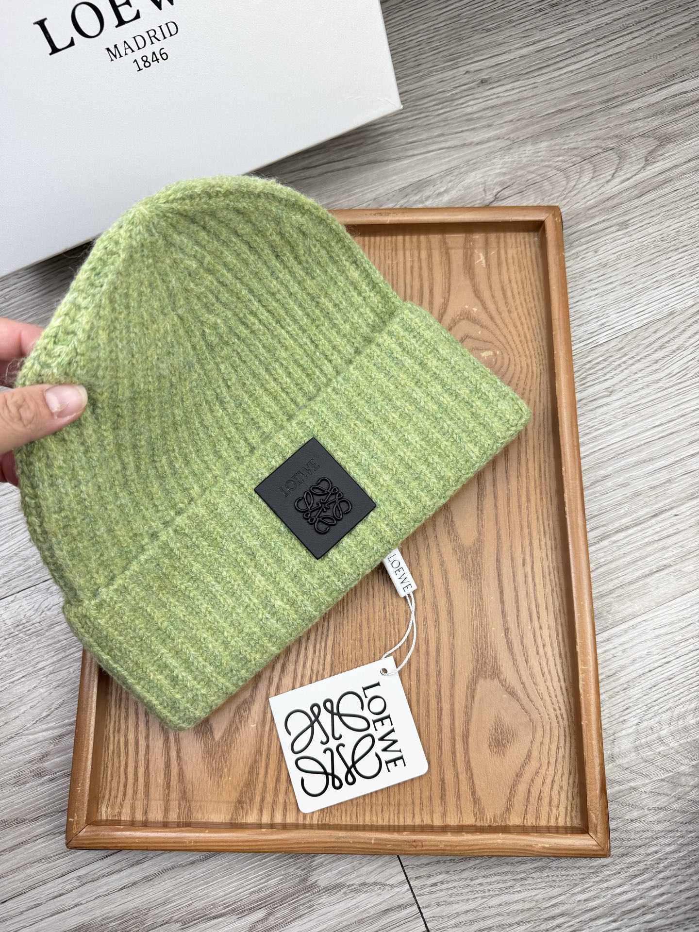 。Loewe。福利！【细毛线针织单帽】新款上架，特别实惠的一个系列帽子，面料：细毛线。密度紧致！毛线针织