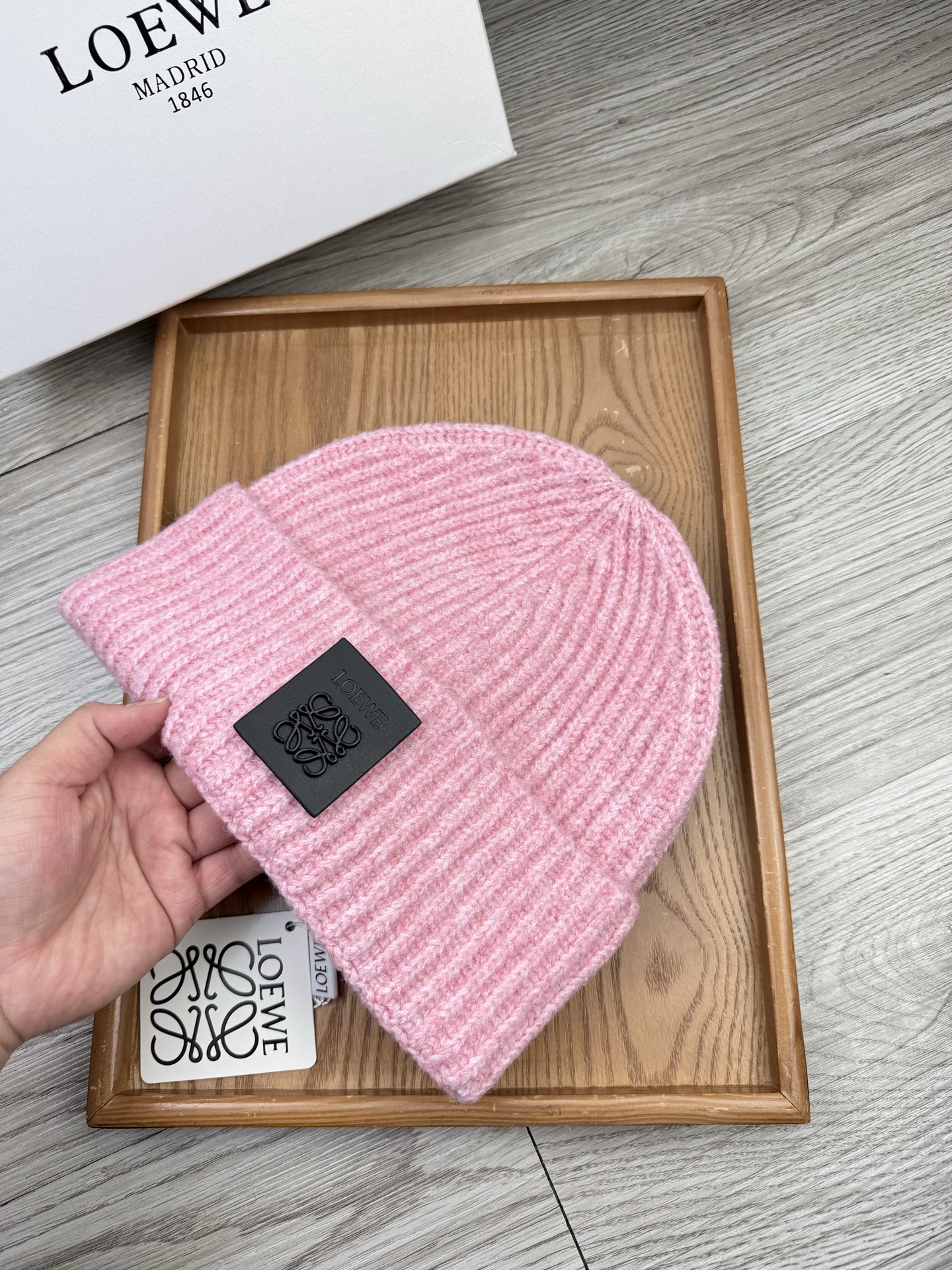 。Loewe。福利！【细毛线针织单帽】新款上架，特别实惠的一个系列帽子，面料：细毛线。密度紧致！毛线针织