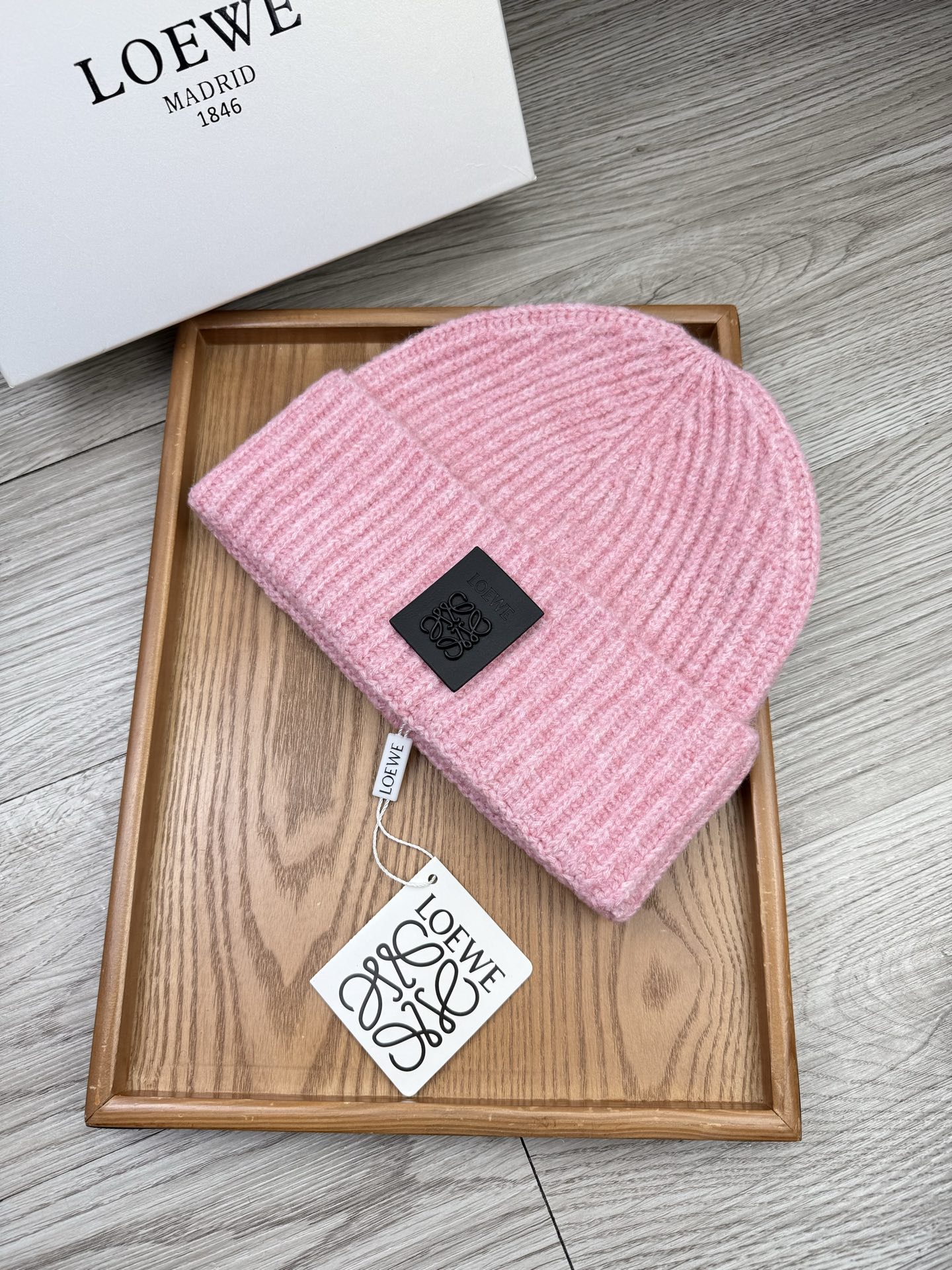 。Loewe。福利！【细毛线针织单帽】新款上架，特别实惠的一个系列帽子，面料：细毛线。密度紧致！毛线针织