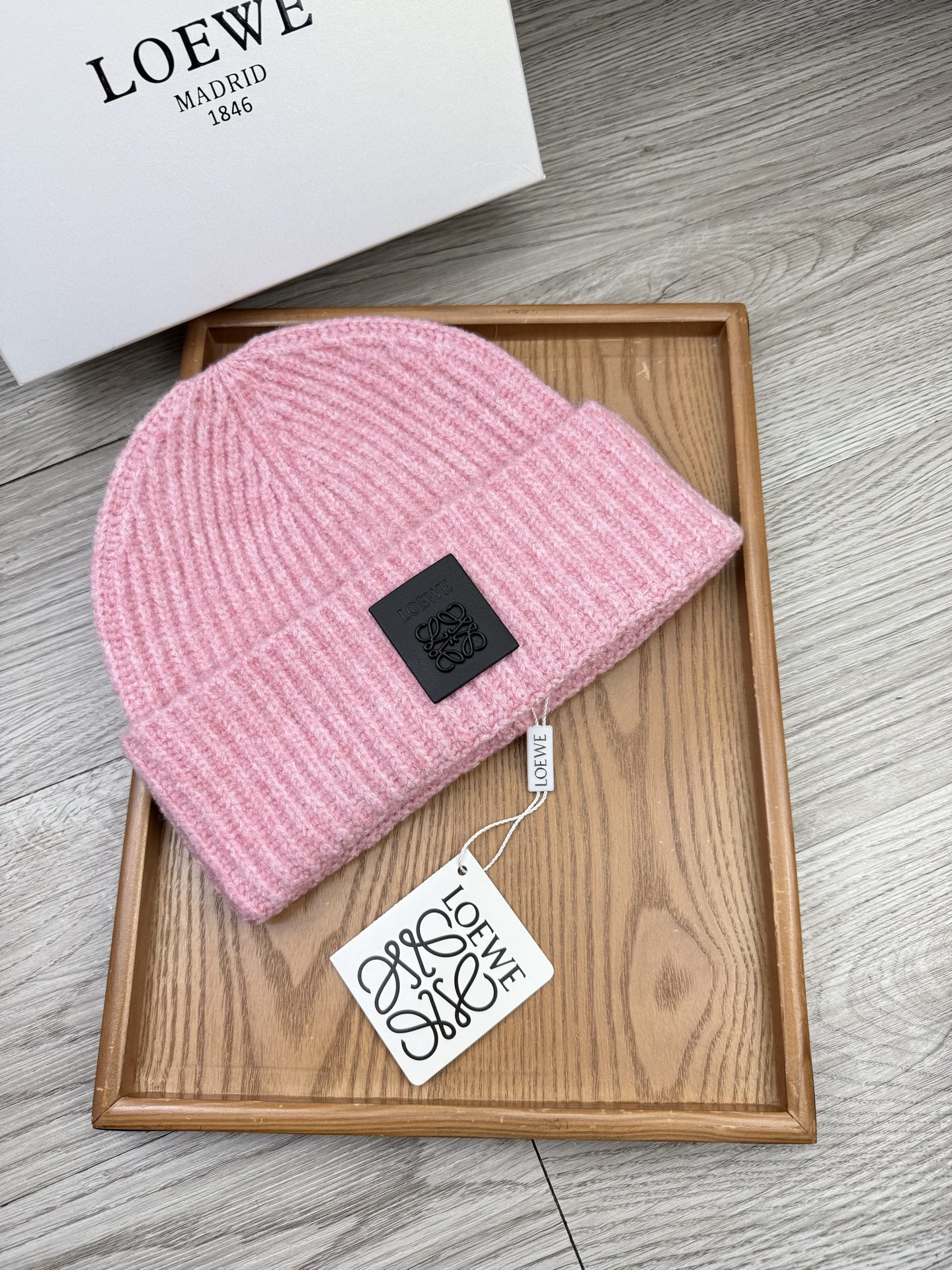 。Loewe。福利！【细毛线针织单帽】新款上架，特别实惠的一个系列帽子，面料：细毛线。密度紧致！毛线针织