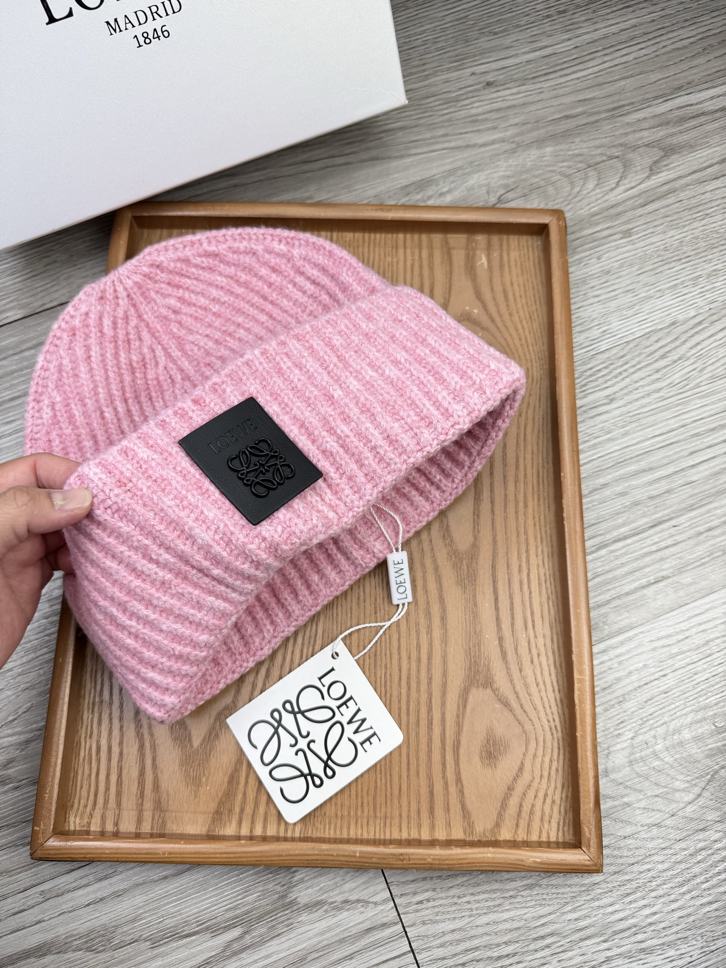 。Loewe。福利！【细毛线针织单帽】新款上架，特别实惠的一个系列帽子，面料：细毛线。密度紧致！毛线针织